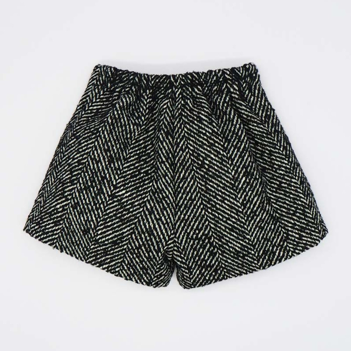 SHORT BOTONES ESPIGA NEGRO