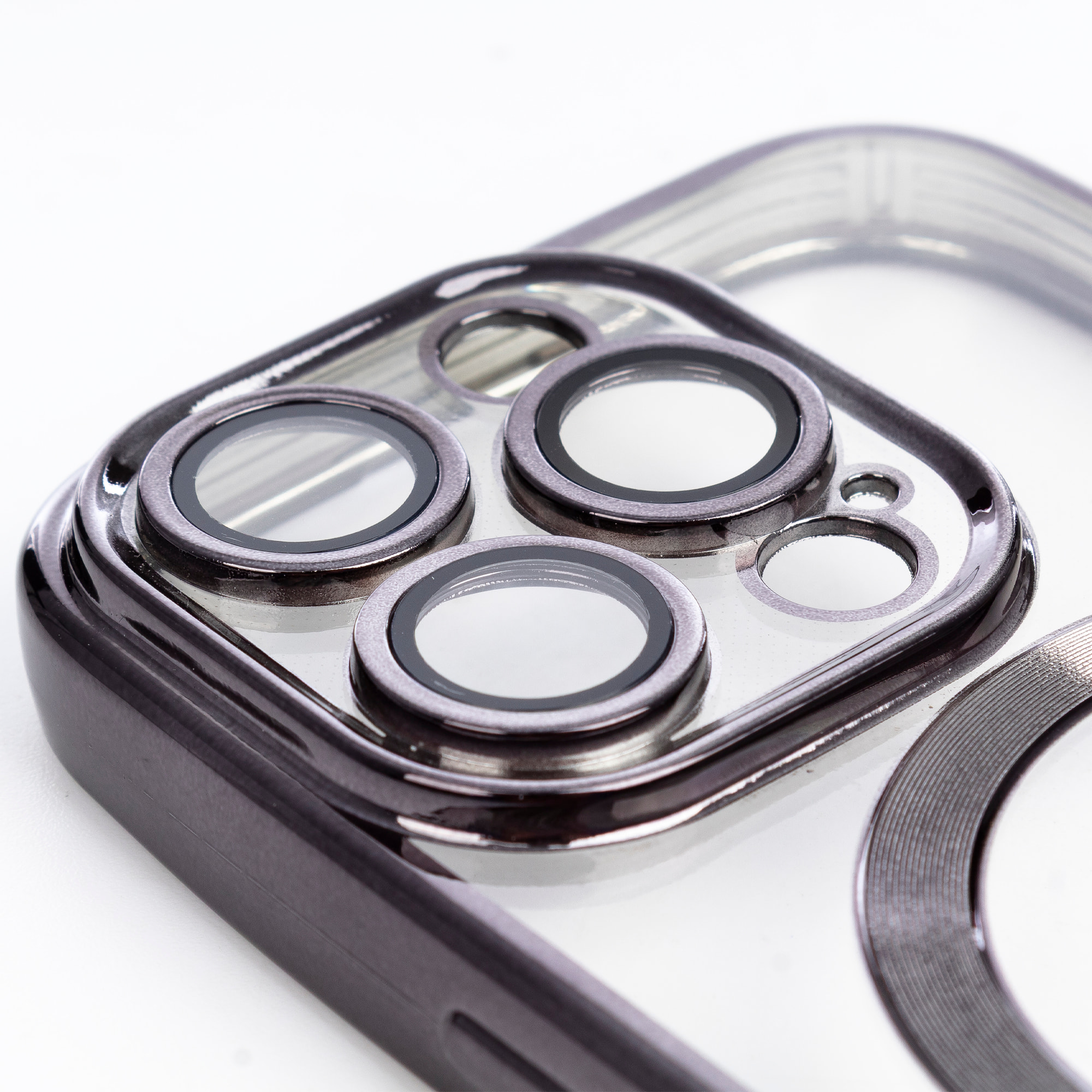 Carcasa transparente con cámara cubierta, bordes negros, antichoque y antihuellas. Magsafe para iPhone 16 Pro.