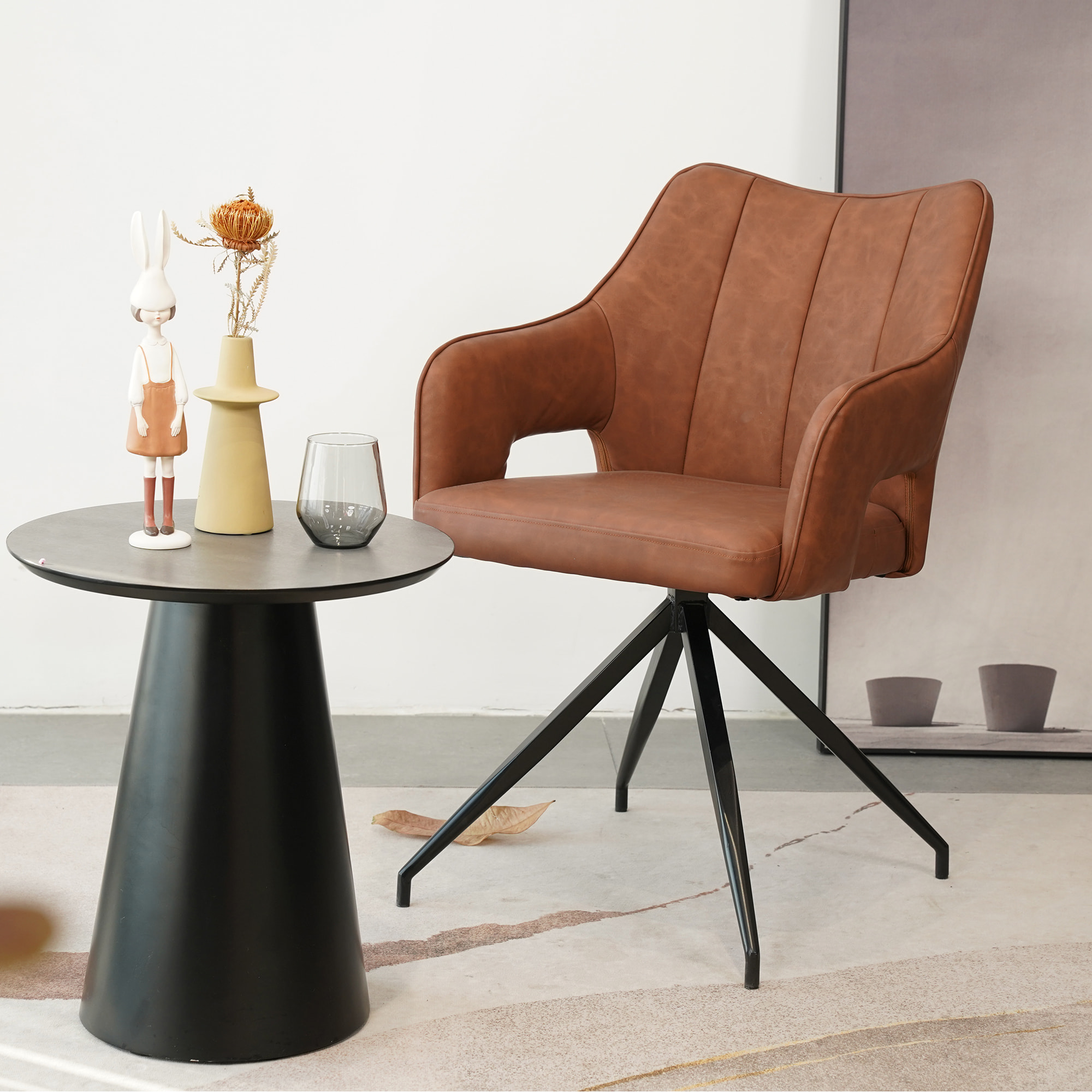 Set de 2 butacas – Polipiel marrón y patas negras