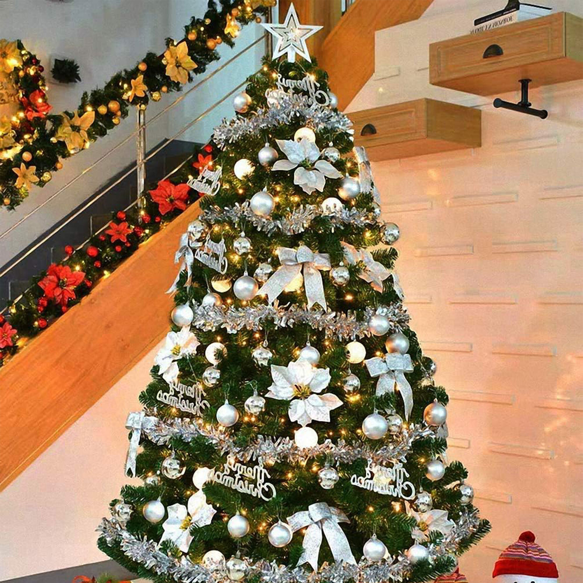 Conjunto de 60 bolas de navidad en color plata en varios diseños y acabados