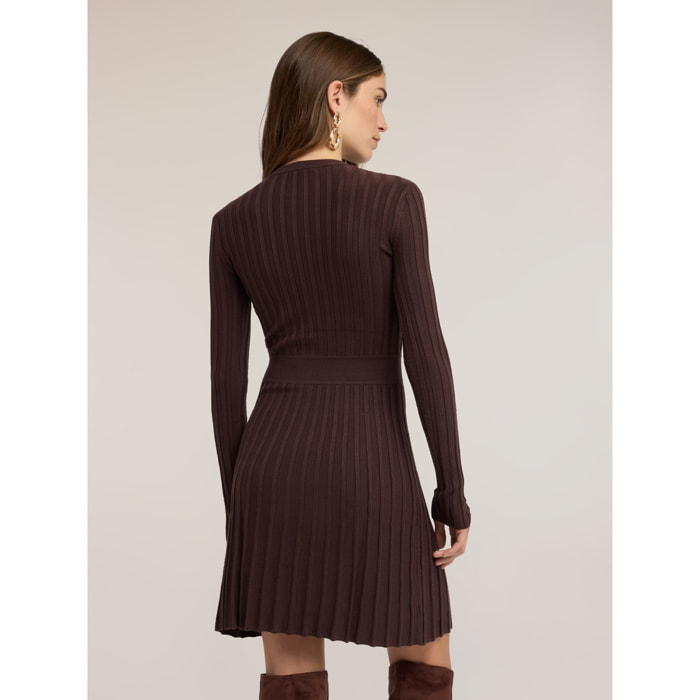 Motivi - Minidress in maglia a coste con gonna plissé - Marrone