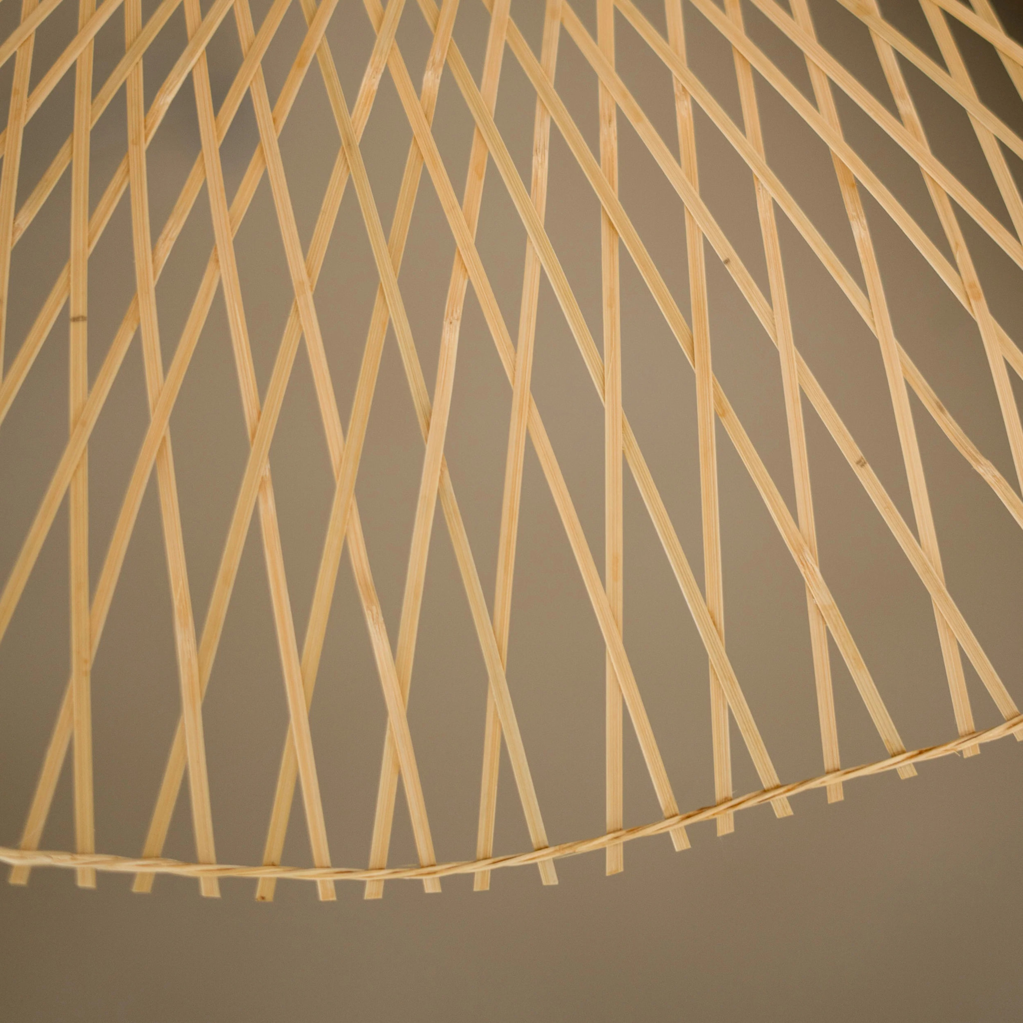 Suspension D75 cm en bambou avec fil blanc - Jipi