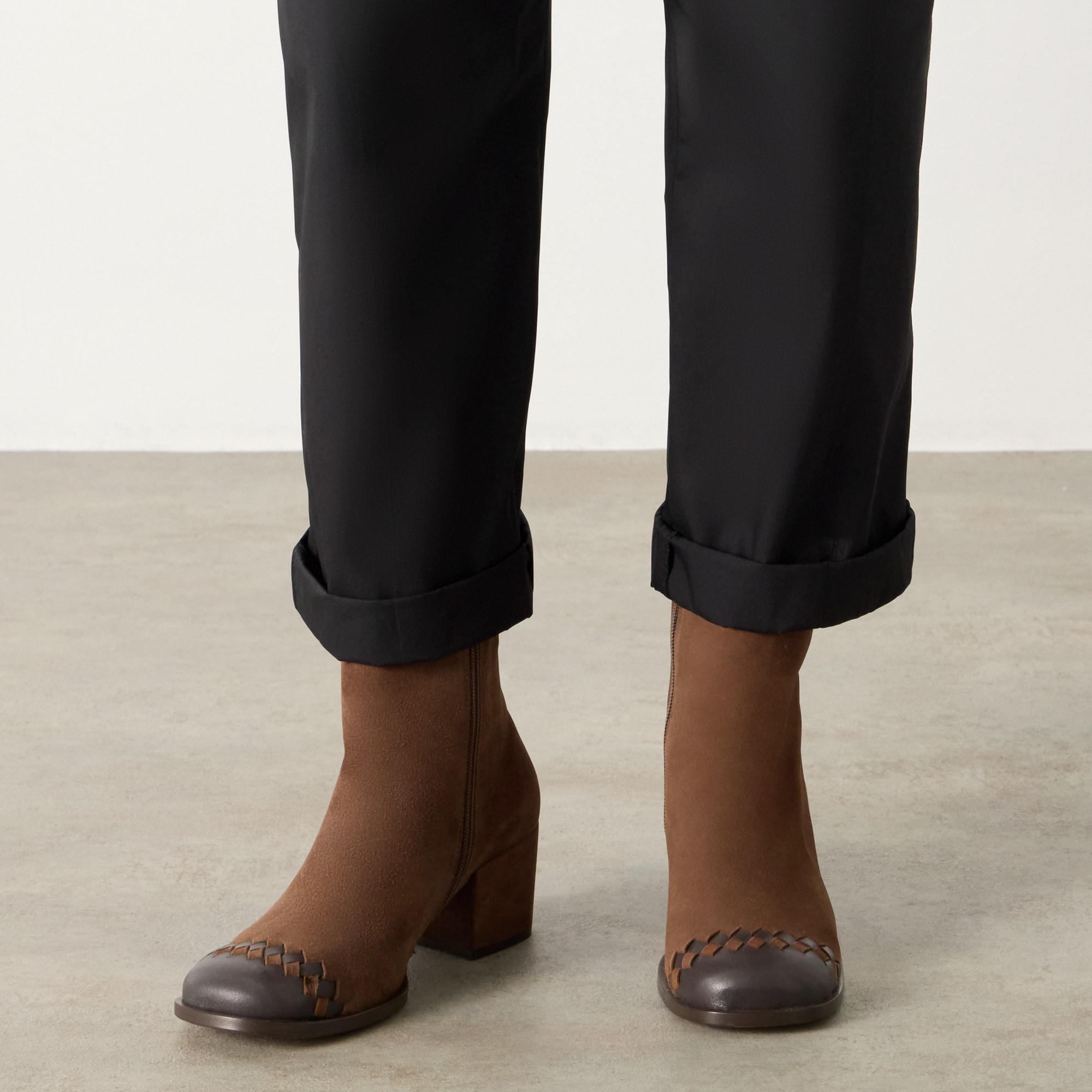 Botín de tacón Nadia en ante y cuero trenzados con cierre de cremallera