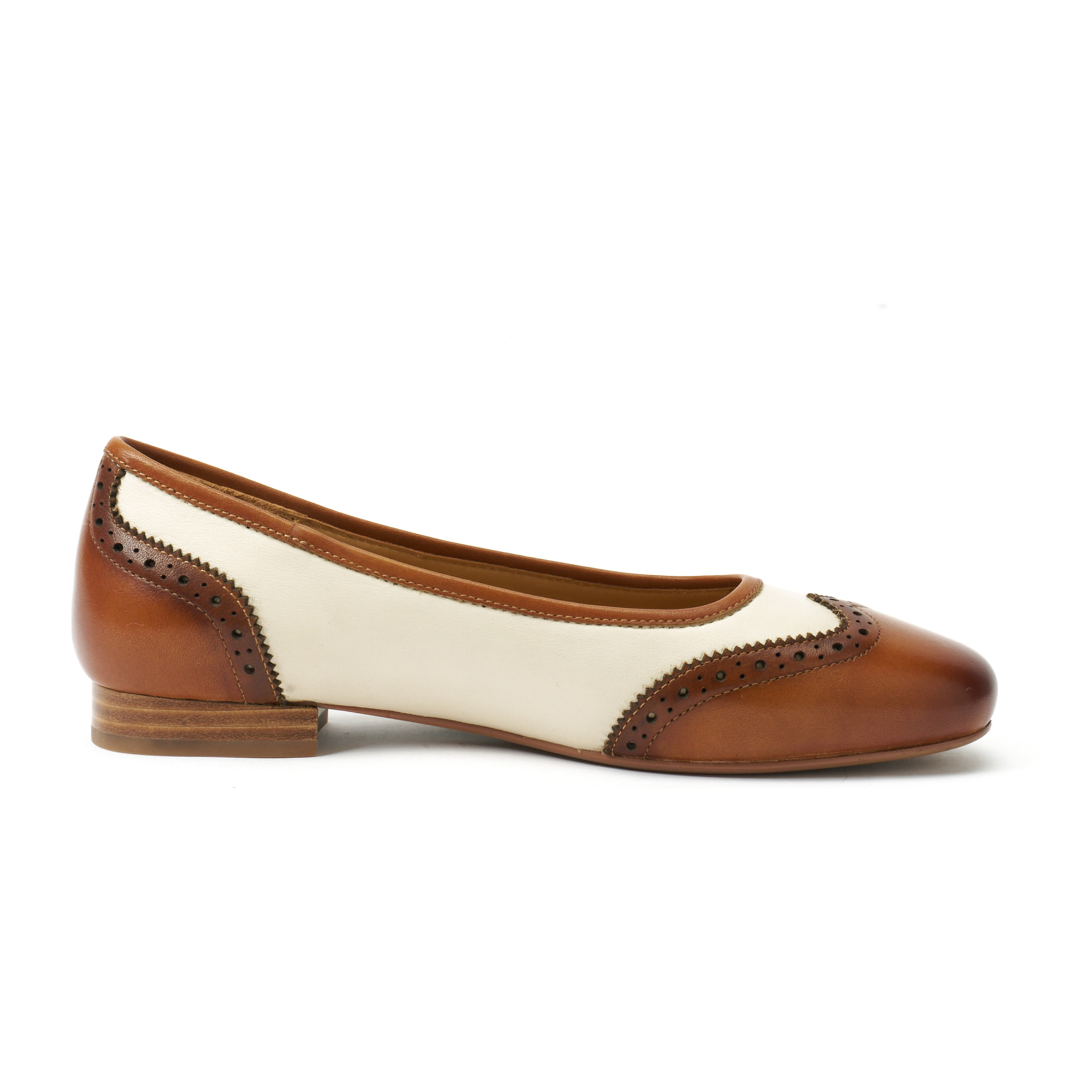 Ballerina British Passport Marrone