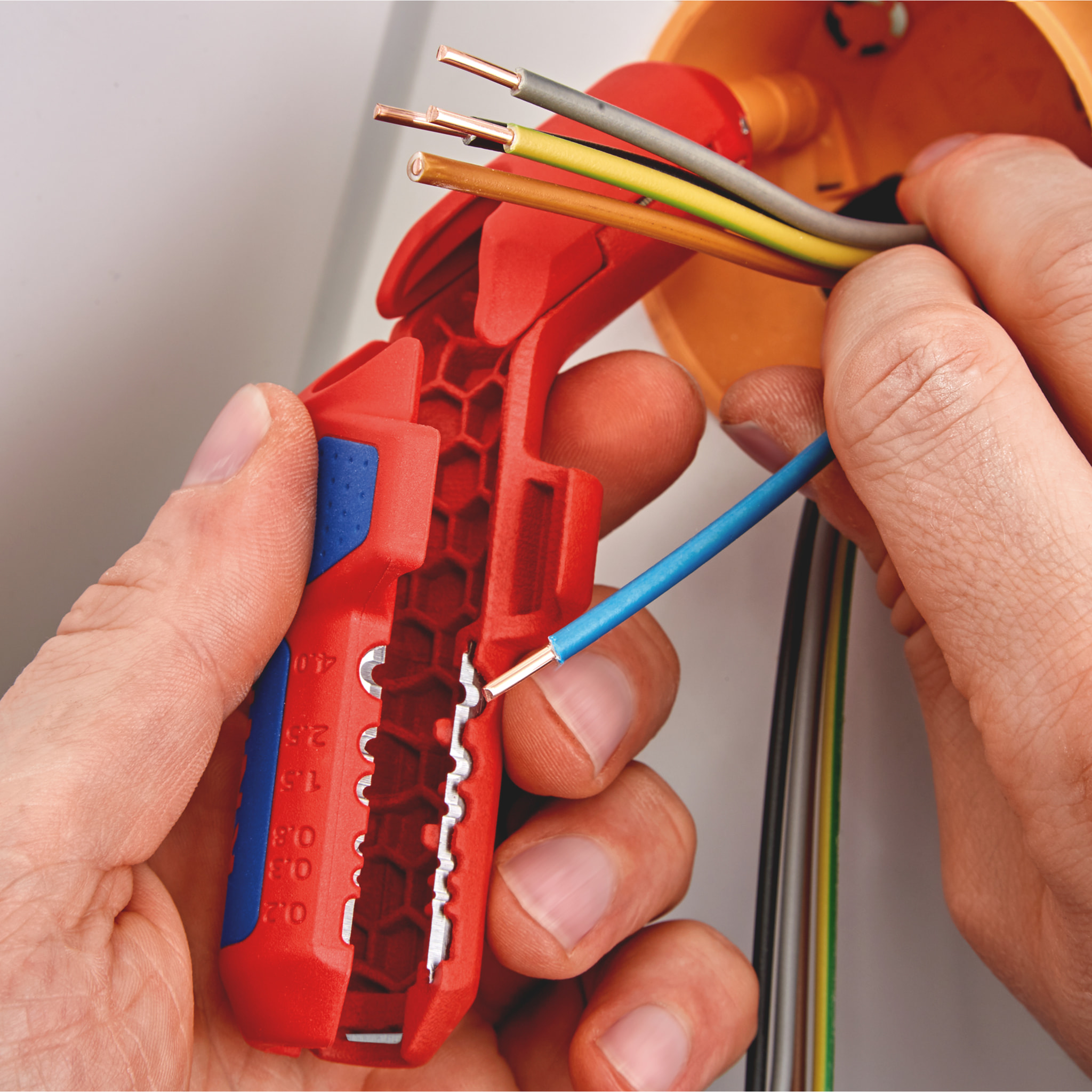 Outil universel à dégainer KNIPEX ErgoStrip - Longueur : 135 mm - 169501SB