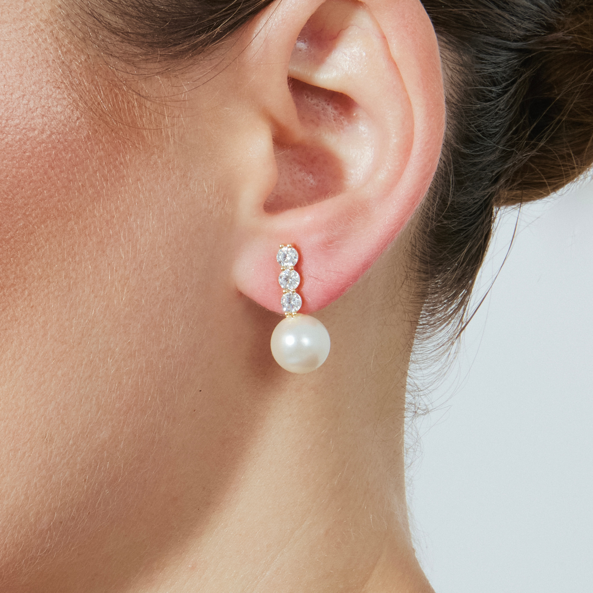 Pendientes acabado oro amarillo de 18k y Perla Blanca