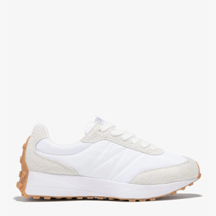 Zapatillas blancas con logotipo