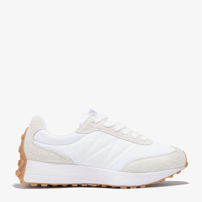 Zapatillas blancas con logotipo