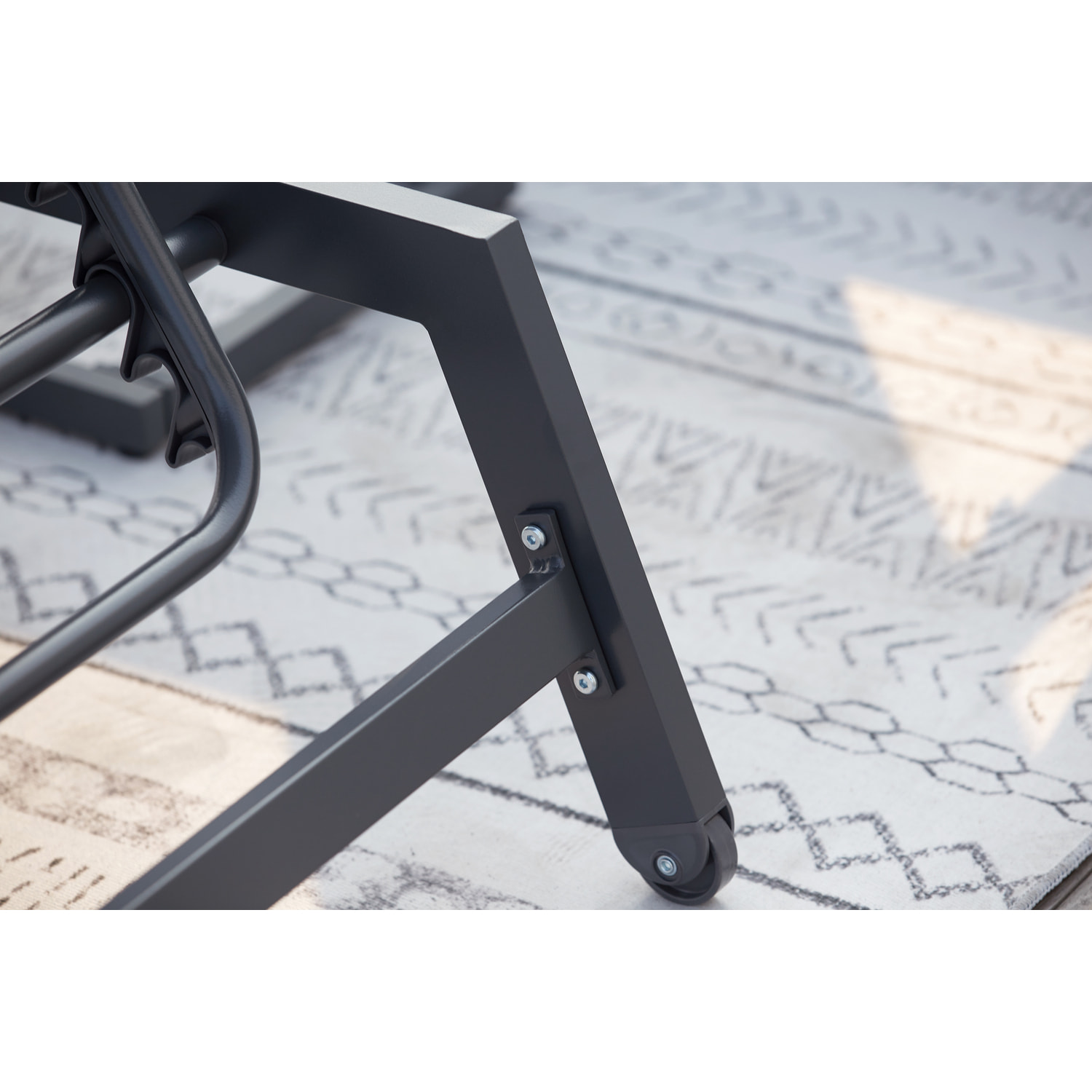 Lot de 2 transats et une table d'appoint gris et noir PEROU