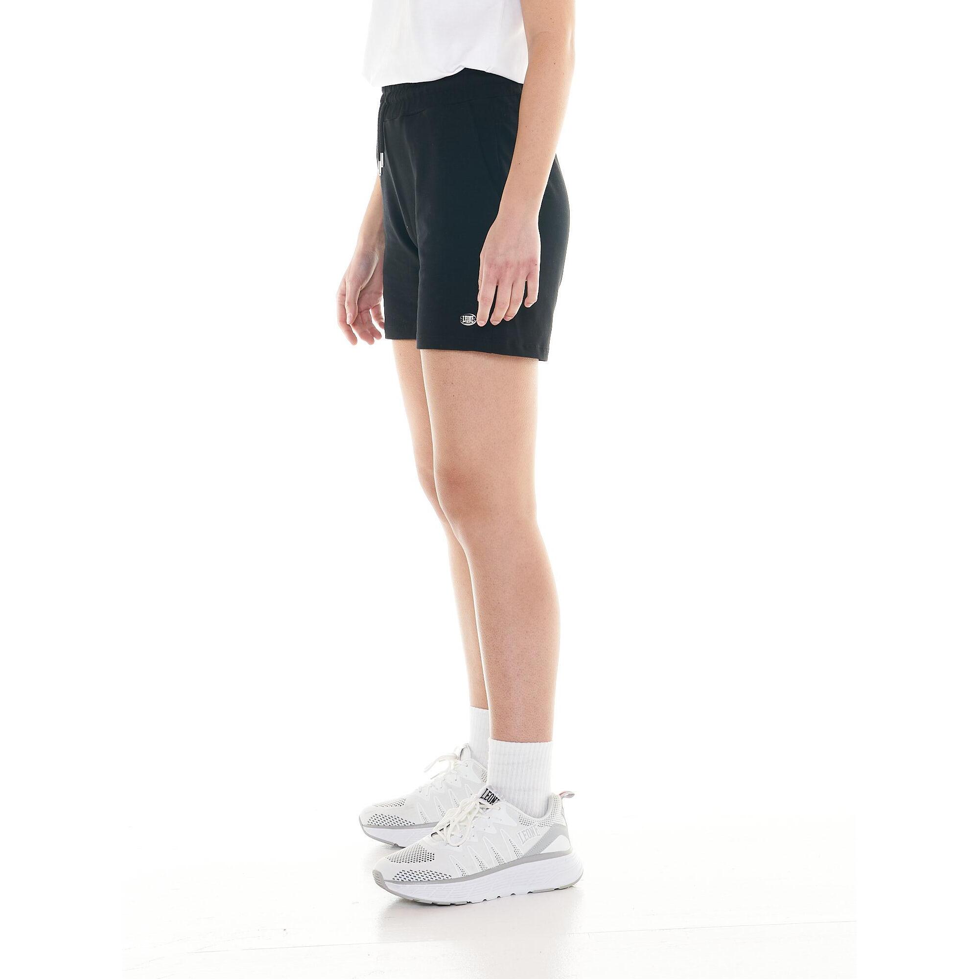Pantalón corto básico de mujer.