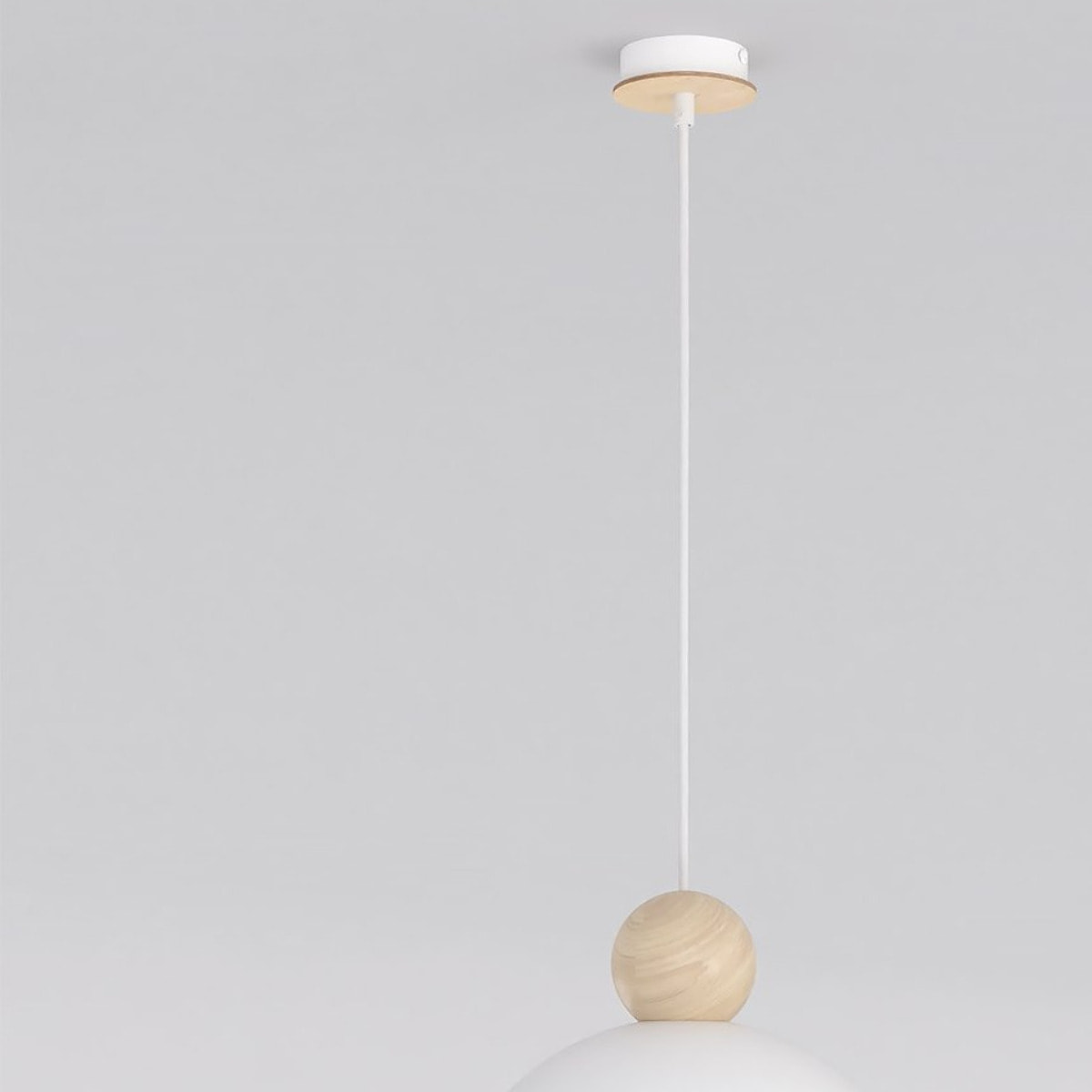 Lampada a sospensione KAKI in acciaio e legno bianco opaco