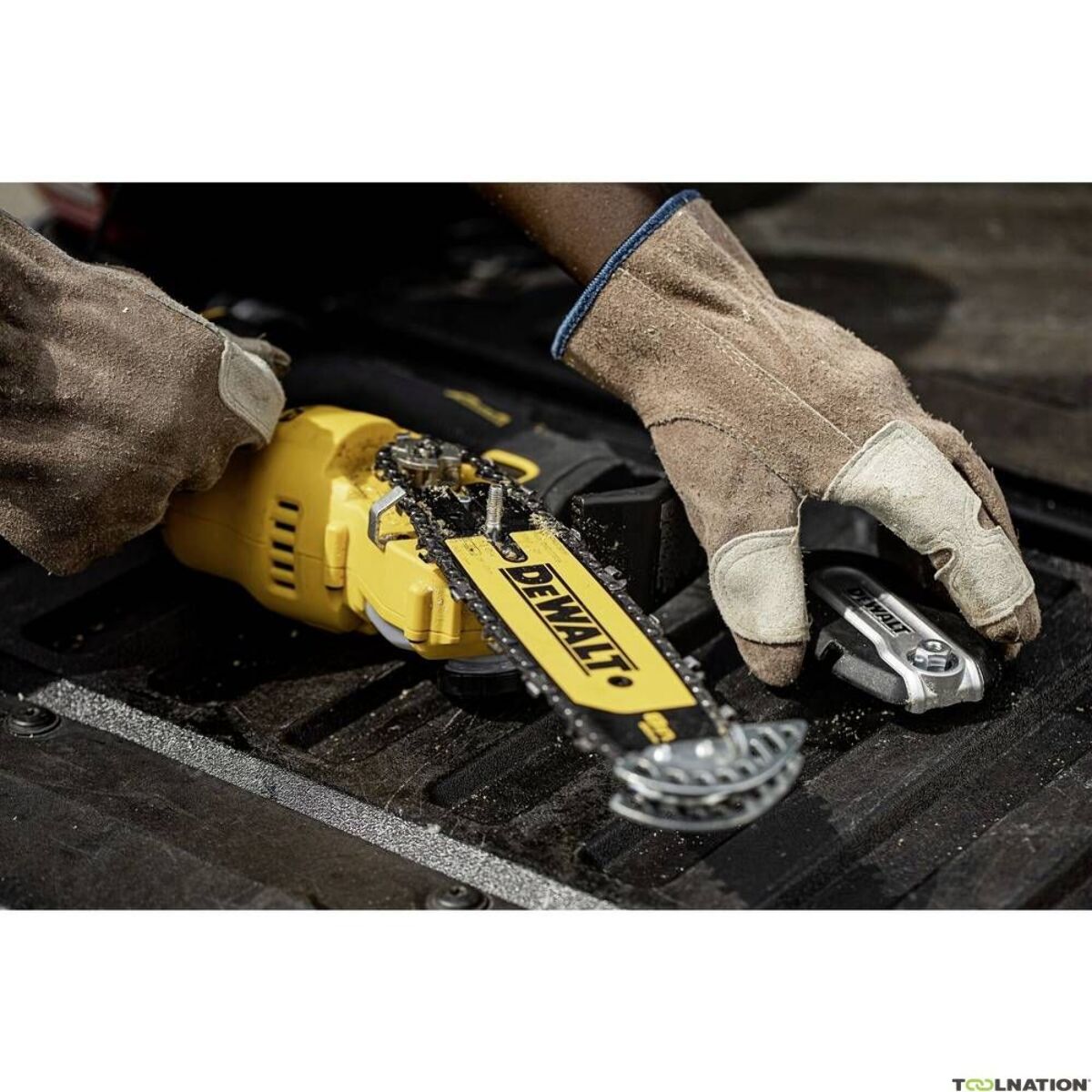 Tronçonneuse élagueuse DEWALT XR 18V - Sans batterie, ni chargeur - DCMPS520N-XJ