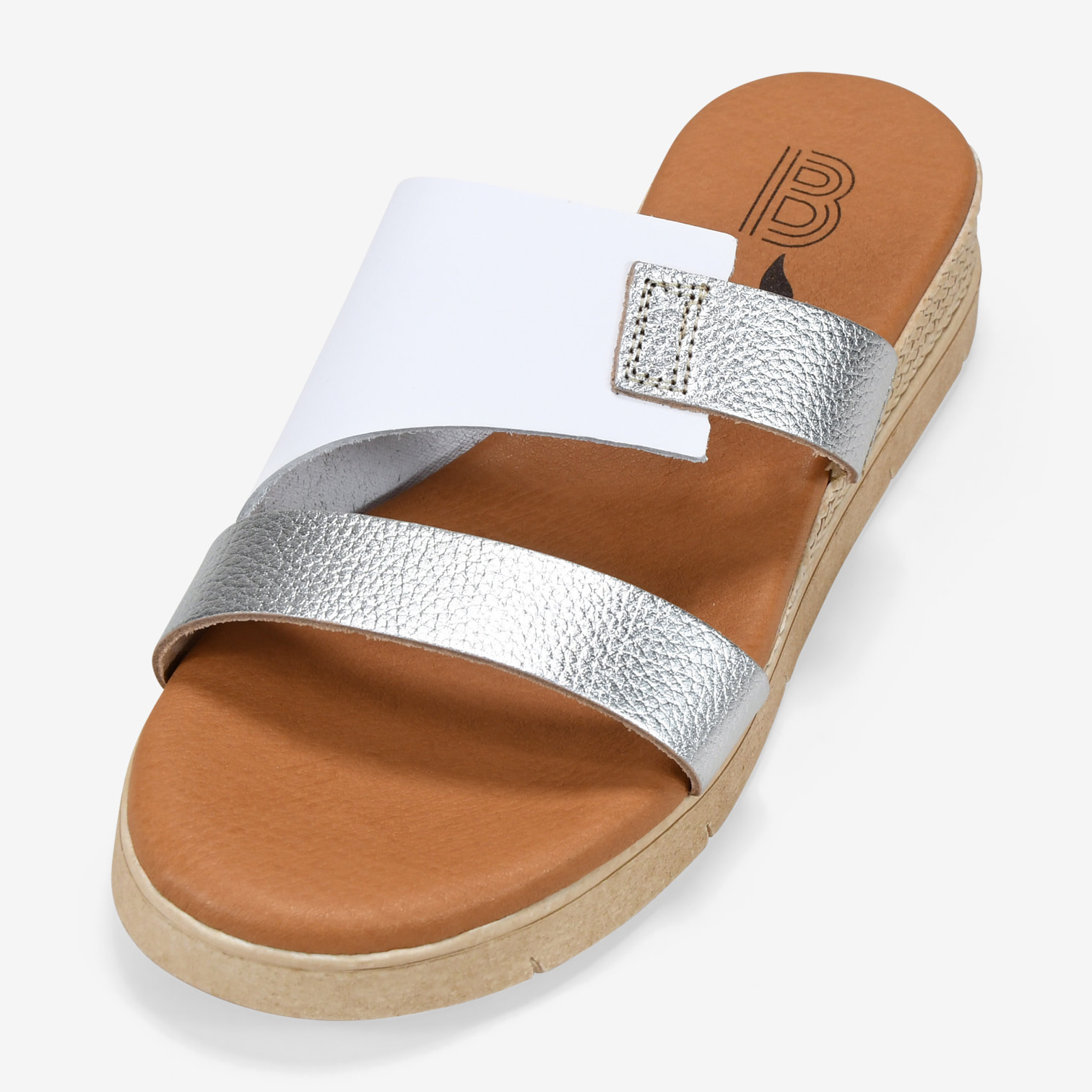 Sandalias de piel blancas y metalizadas con cuña