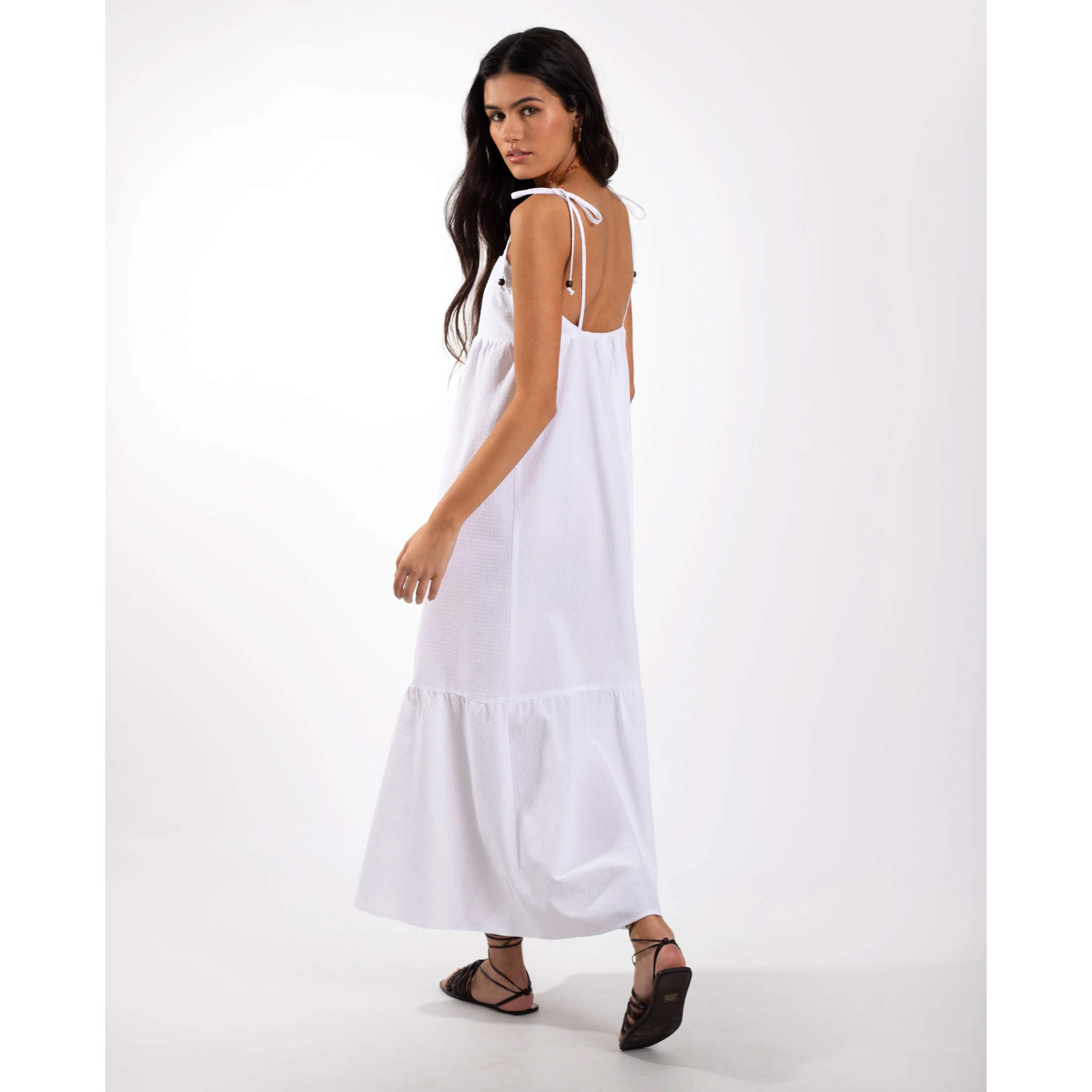 Vestido largo de tirantes con volante