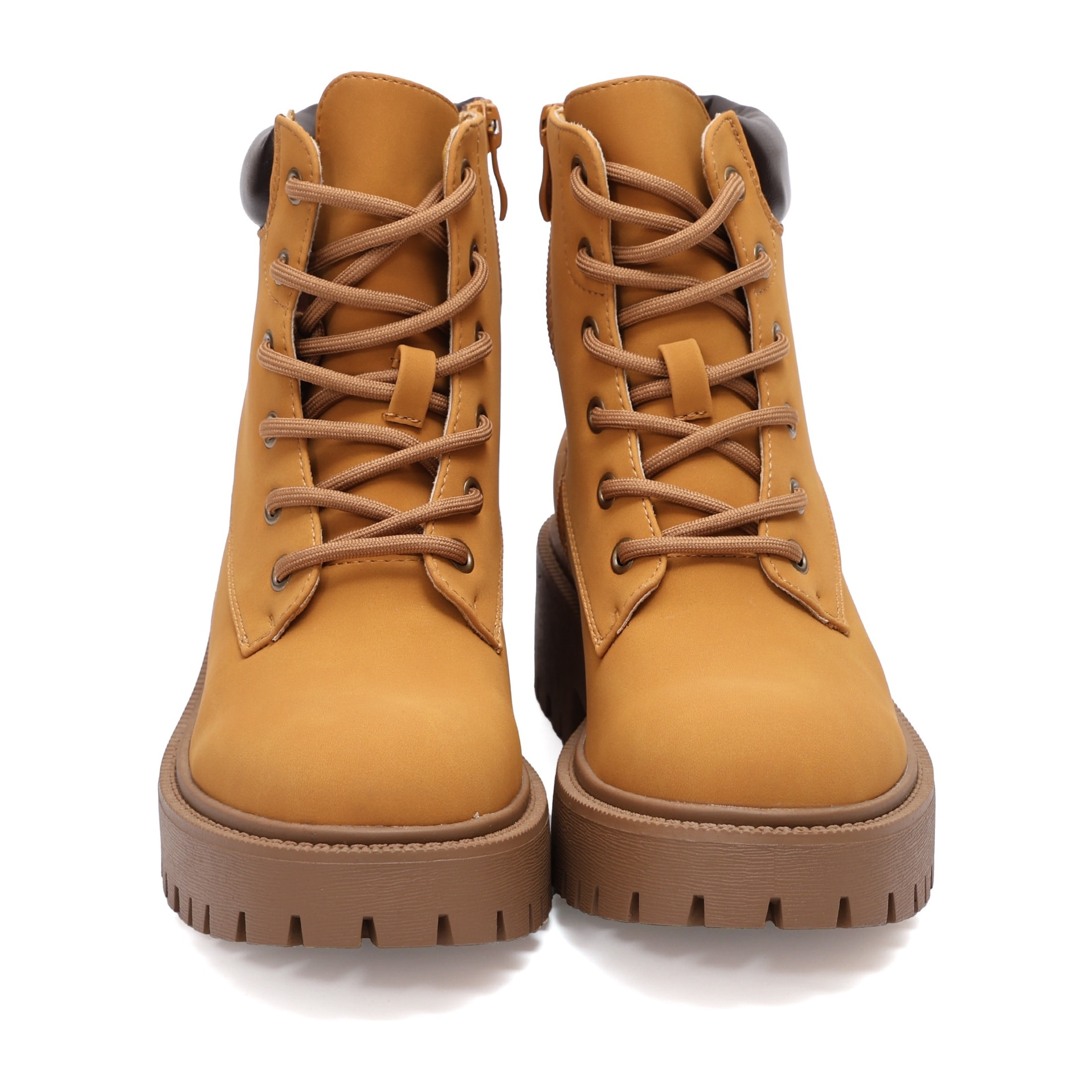 Anfibi in simil pelle con stringhe