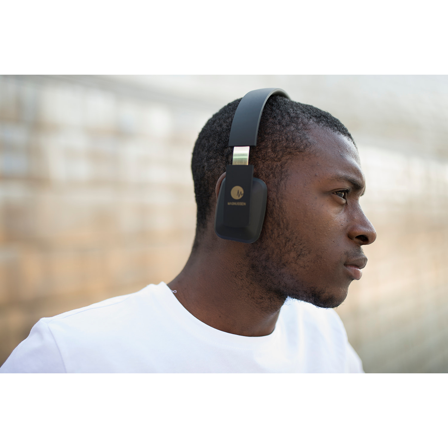 MAGNUSSEN H4 HEADPHONES en color Negro