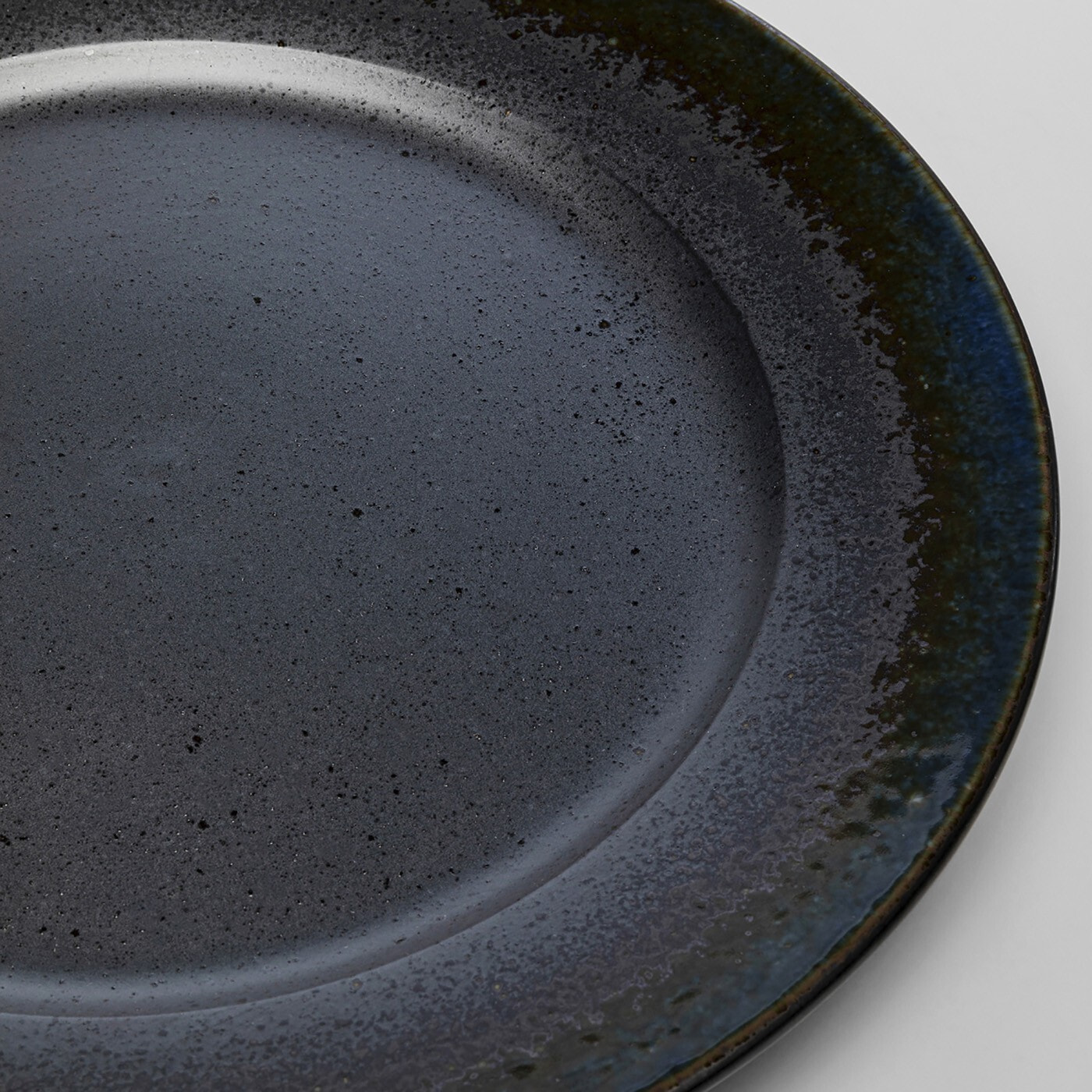 Plat Kassandra noir 32cm Kare Design