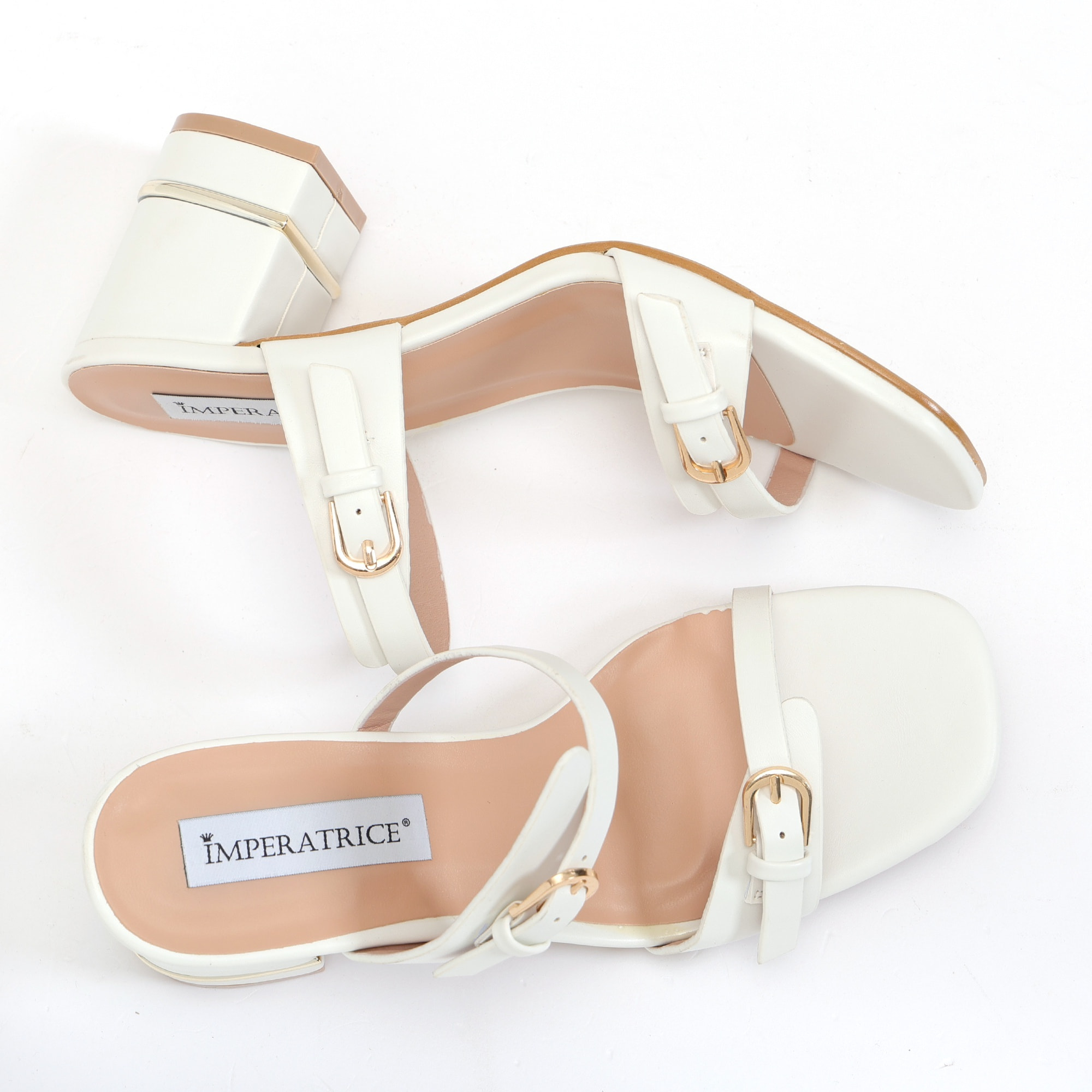 Sandali in simil pelle con fasce sottili e tacco comodo