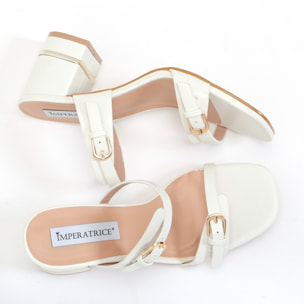 Sandali in simil pelle con fasce sottili e tacco comodo