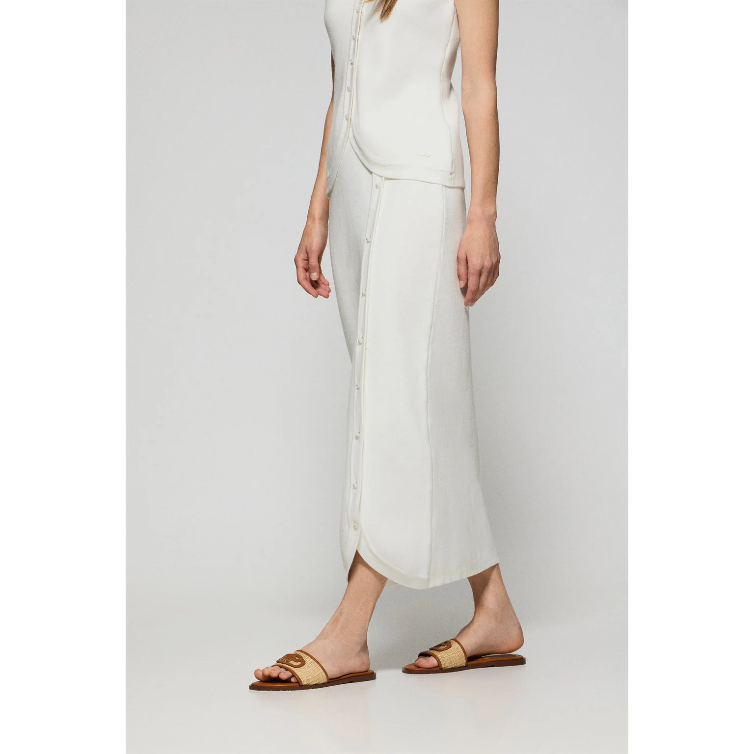 Gonna ecrù in filo con abbottonatura Manoban con dettaglio in madreperla