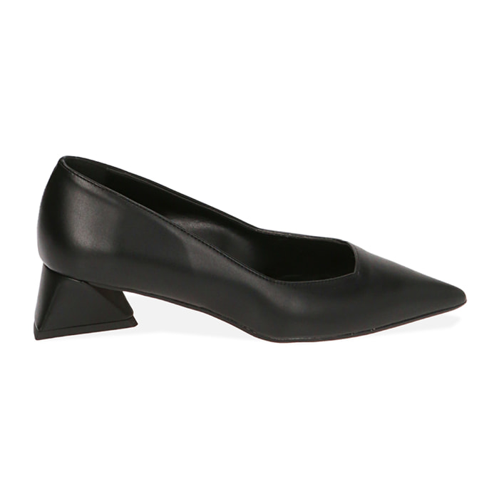 Salón negro, tacón 4 cm.