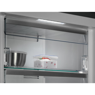 AEG Congelador vertical de libre instalación de 1860 mm OAG7M281DX | Reacondicionado