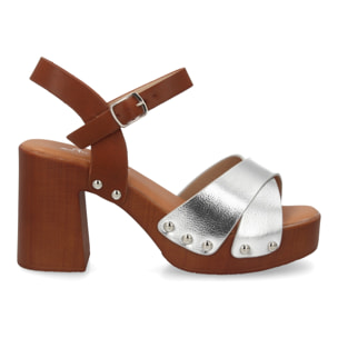 Sandalia plataforma mujer con tiras cruzadas y tachuelas