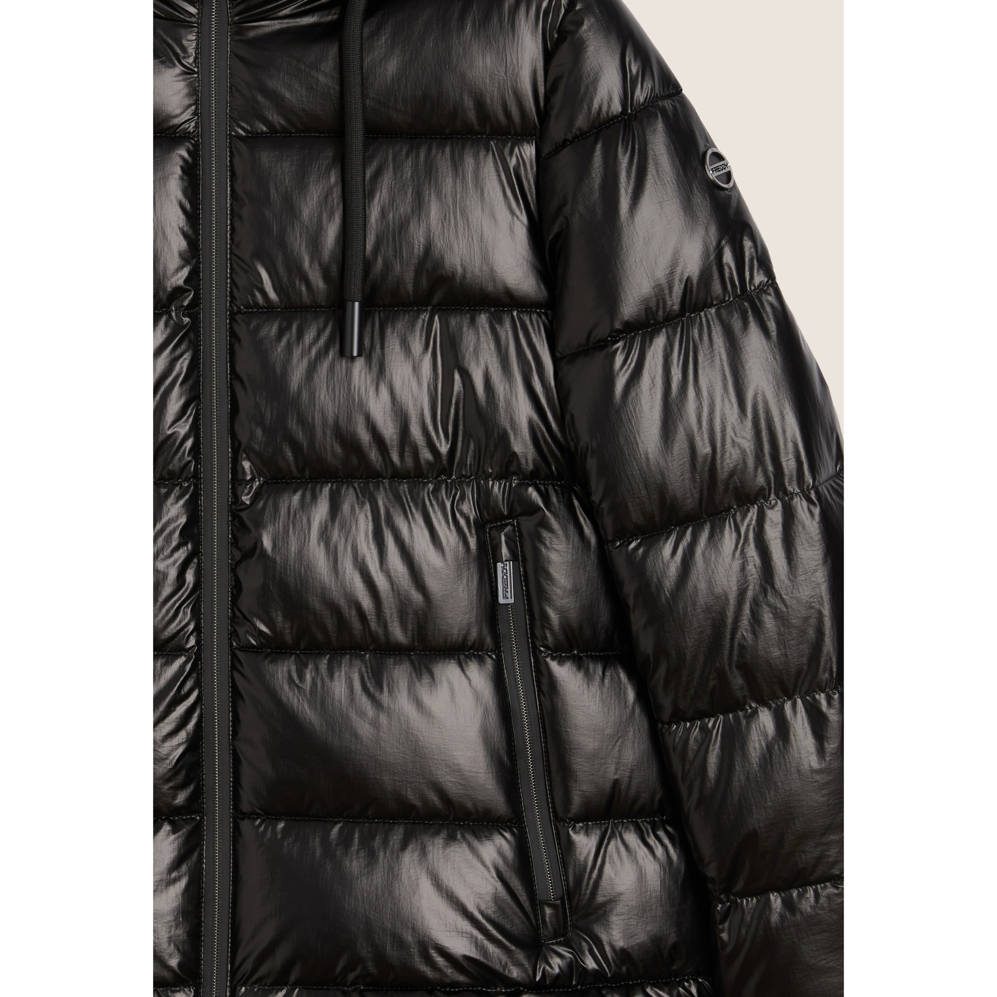 Piumino donna lucido con cappuccio protettivo e coulisse