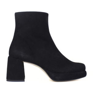 Botine negro con plataforma. Tacón de 7 cm