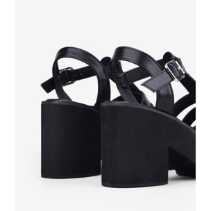 Sandalias cangrejeras negras con tacón y plataforma