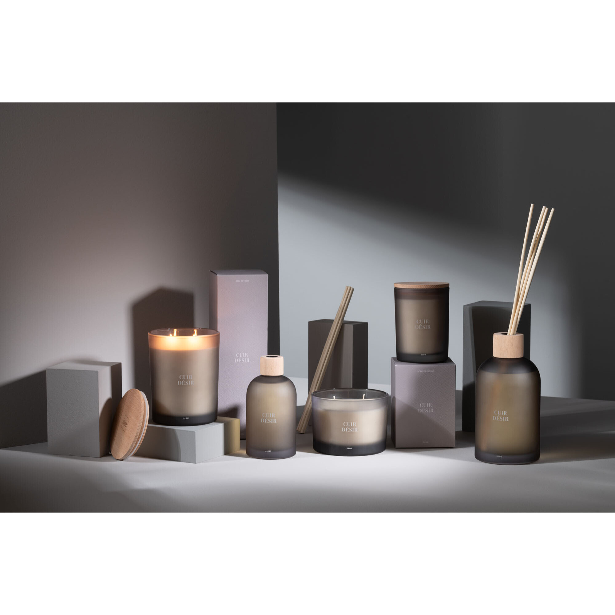 J-Line bougie parfumée Accords Essentiels - Cuir Désir - verre - brun - 52H