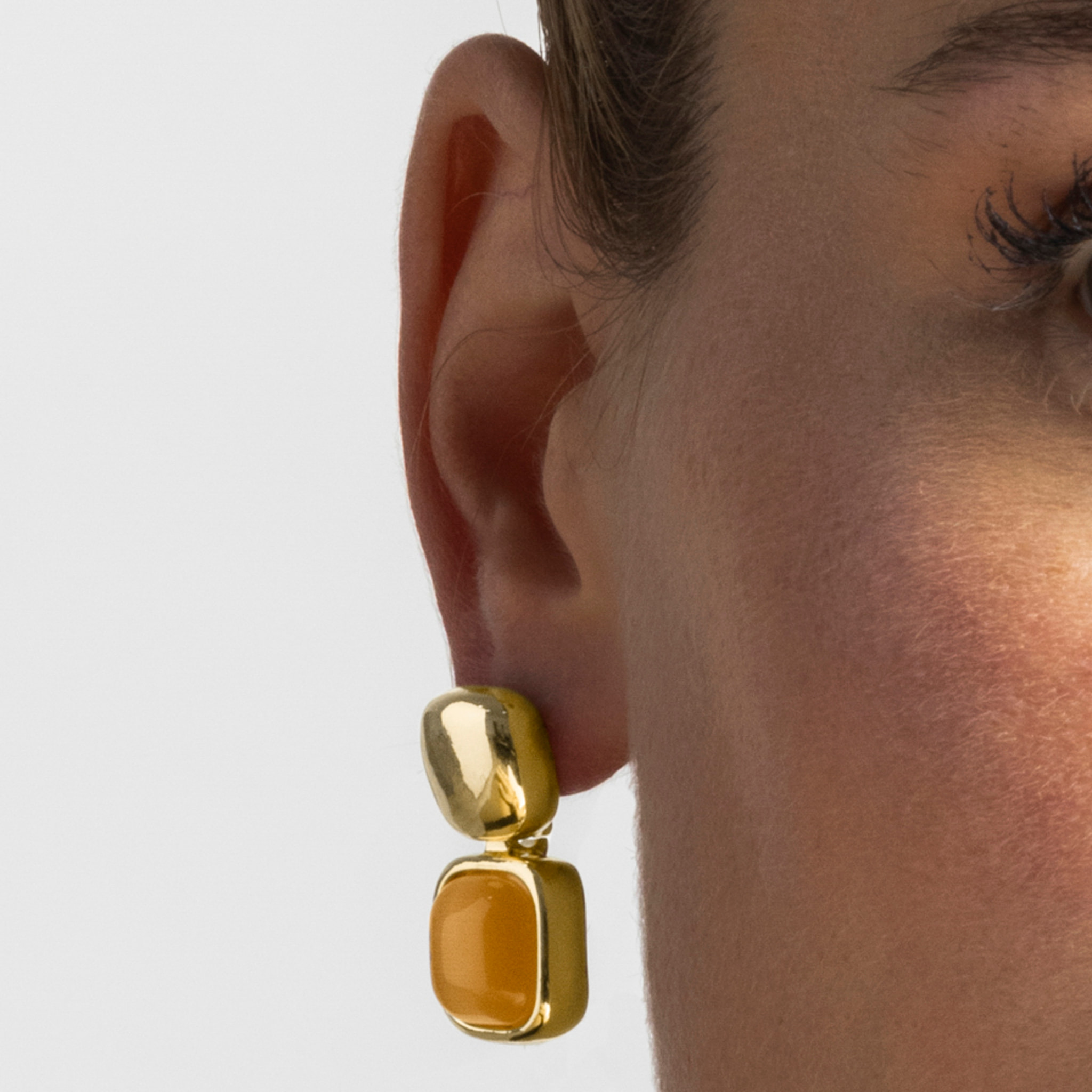 Pendientes con Ojo de Gato Naranja acabado oro 18k