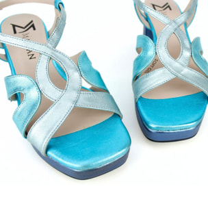 Sandalia tonos azules y plata con plataforma. Tacón 6,5 cm
