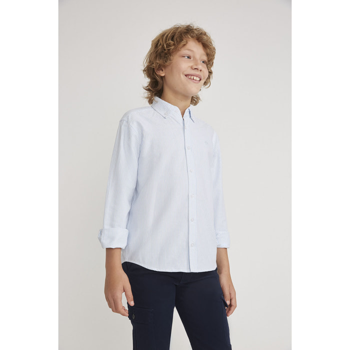 Camisa Oxford de rayas, confeccionada en tejido Oxford de alta calidad, esta camisa combina un diseño clásico con un toque moderno| Color: Azul oxford | Composición: 100% Algodón | Talla: 2 años | Street Monkey