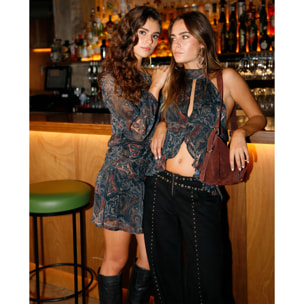 Blusa halter estampada abierta por delante con volantes