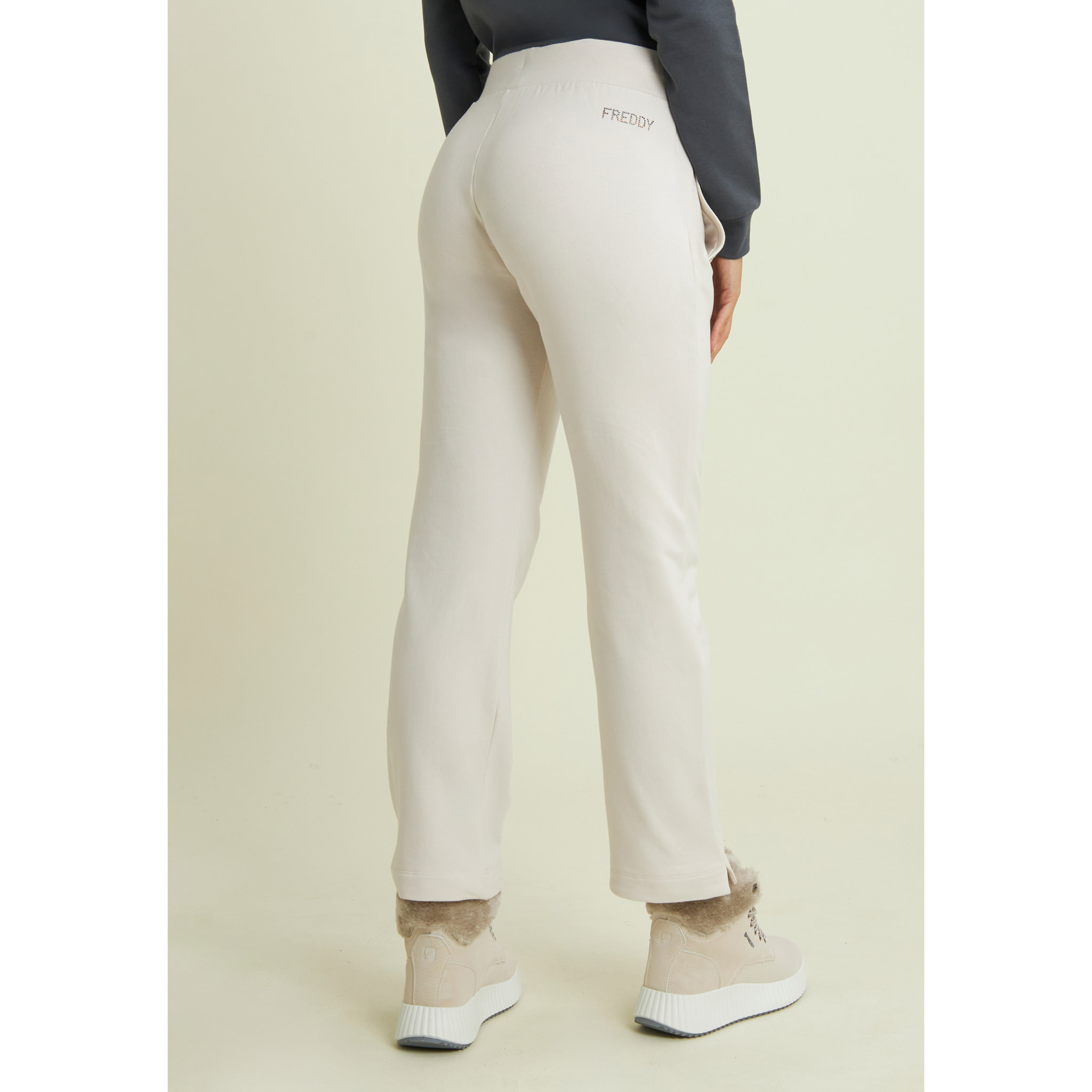 Pantaloni sportivi con gamba dritta e dettagli luminosi