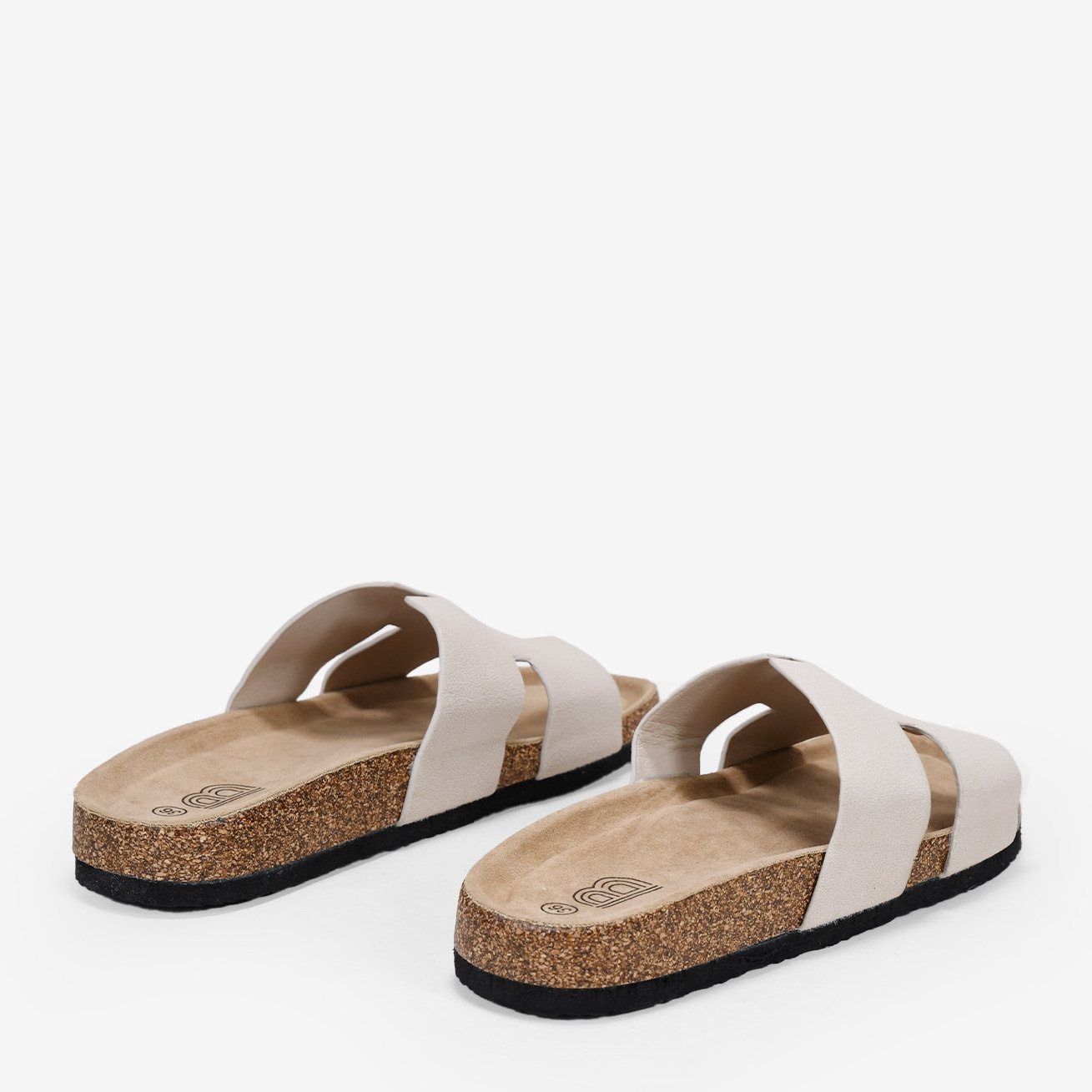 Sandalias planas beige con suela de corcho