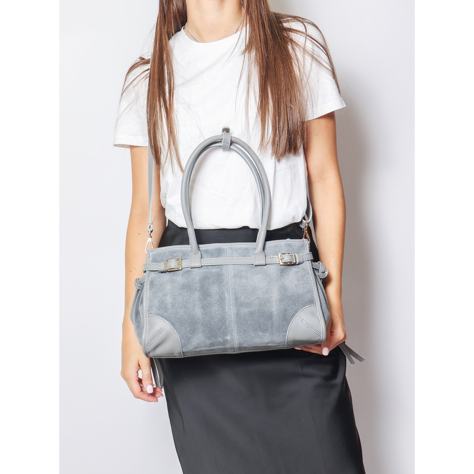 Borsa a spalla da donna Made in Italy - Modello Novara Ultra - Pelle scamosciata - 31.5 x 20.0 x 14.0 cm