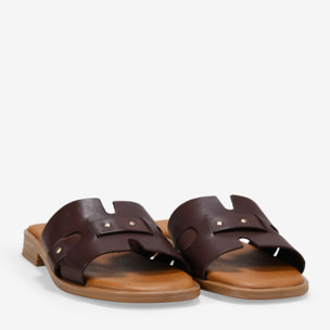 Sandalias planas marrones en piel