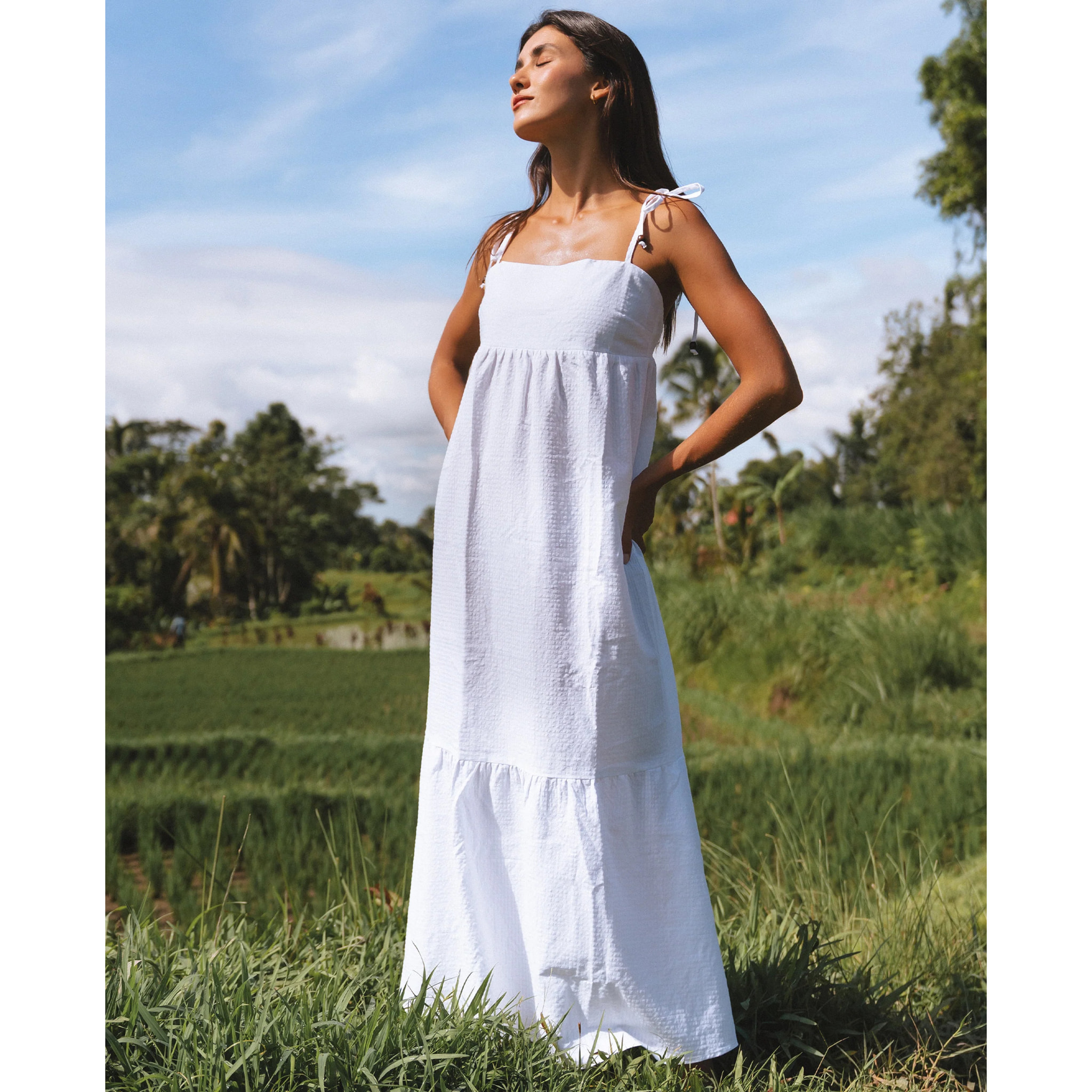 Vestido largo de tirantes con volante