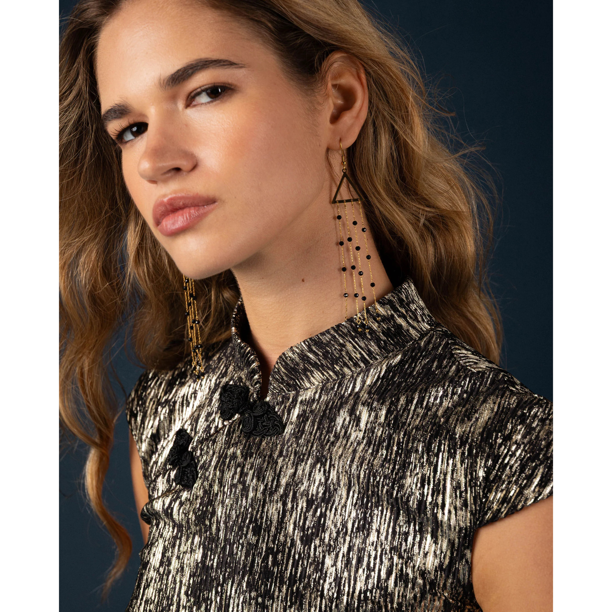 Pendientes triángulo con abalorios y cadenas colgantes de mujer