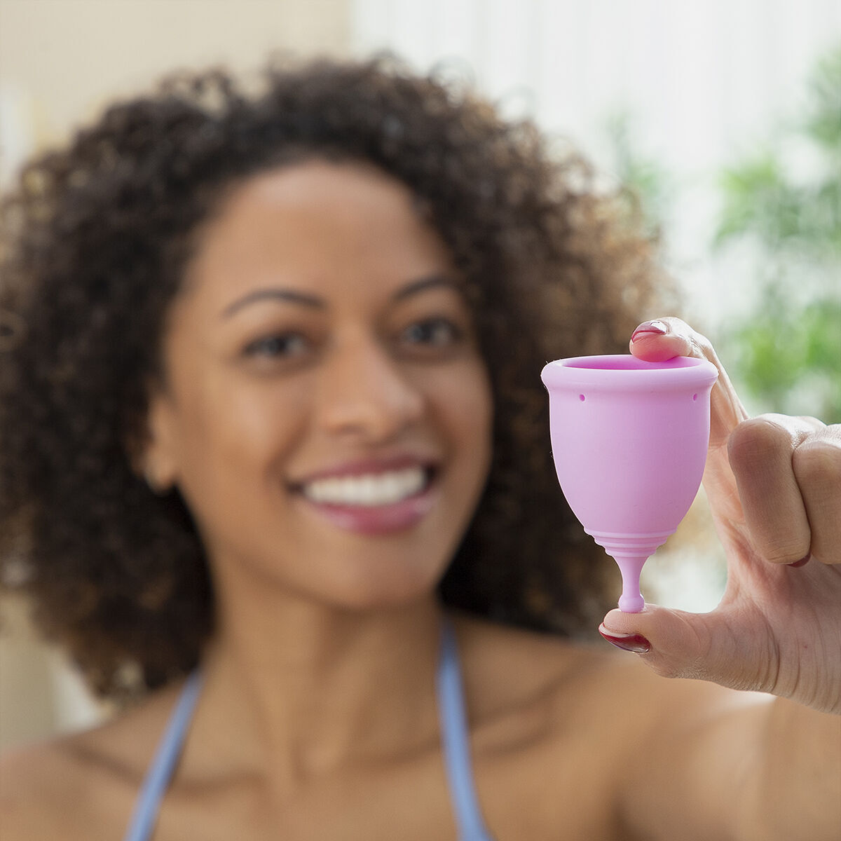 Pack de 2 coupes menstruelles avec accessoires Kuppy InnovaGoods (taille S 20 ml et L 25 ml)