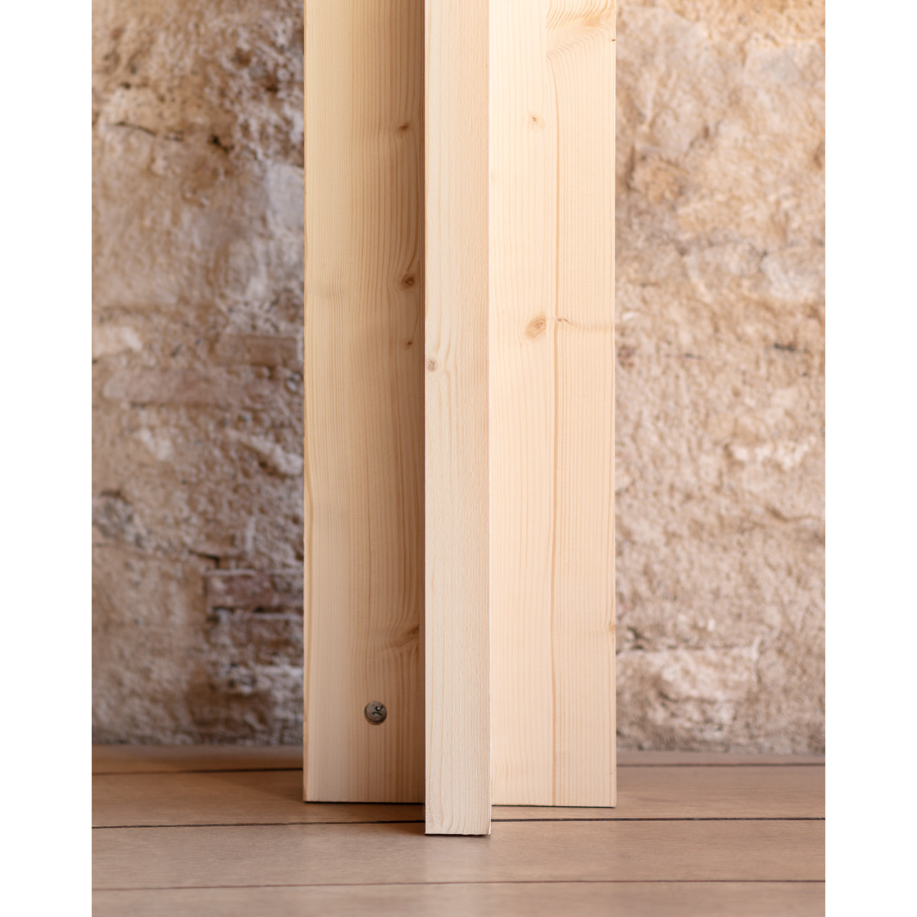 Consola de madera maciza tono natural de 120x80cm Alto: 80 Largo: 120 Ancho: 35