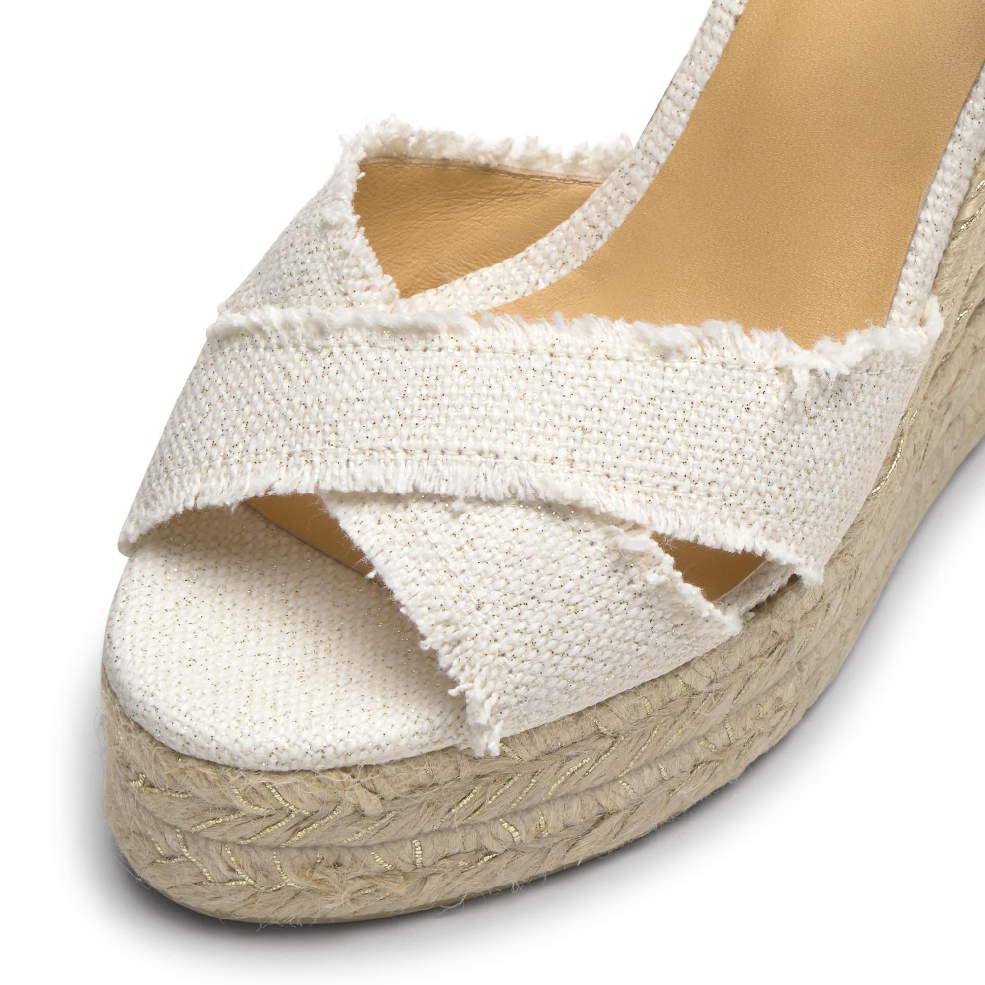 Sandalia de cuña Bromelia en lino metalizado con cierre de pulsera