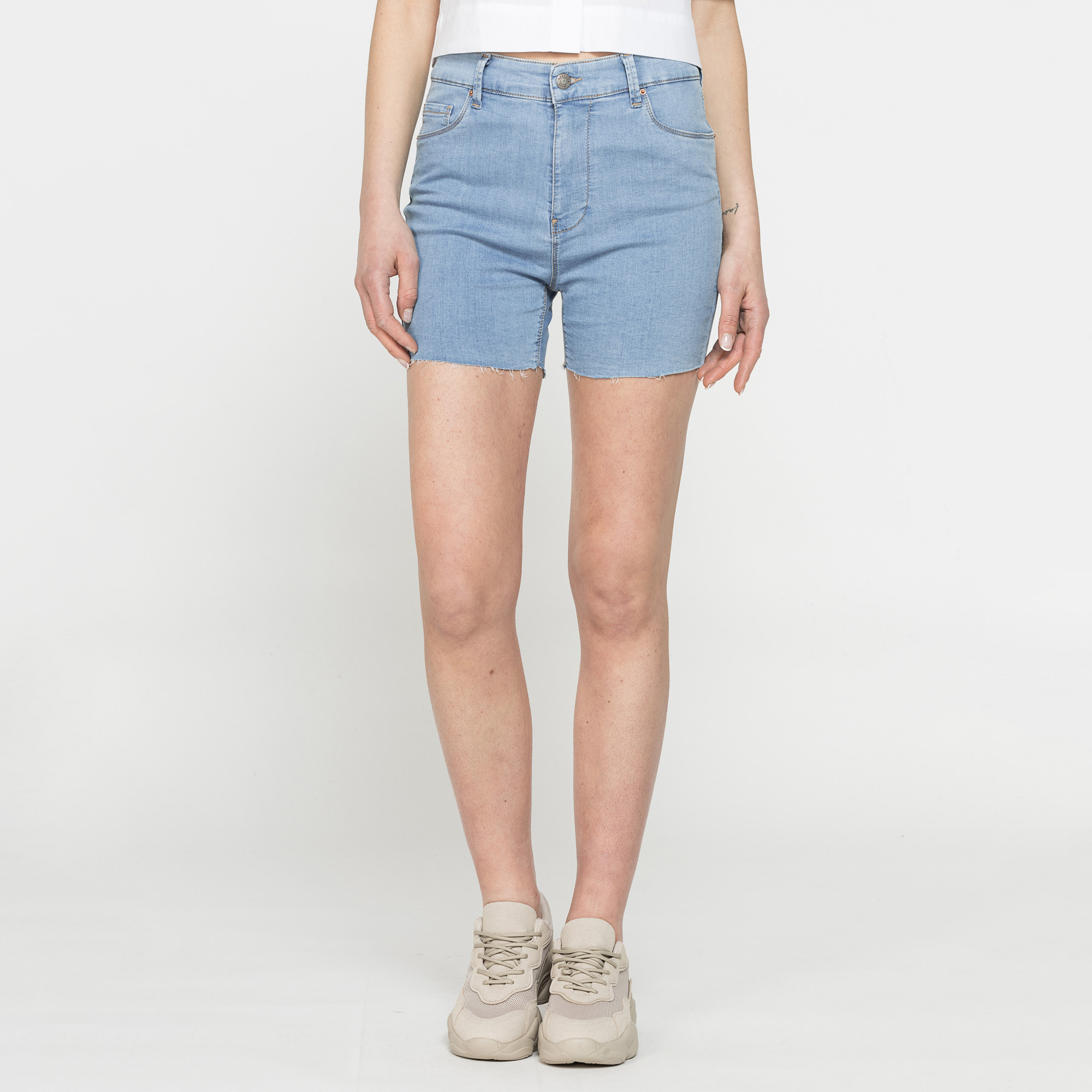 SHORTS ADERENTI A VITA ALTA