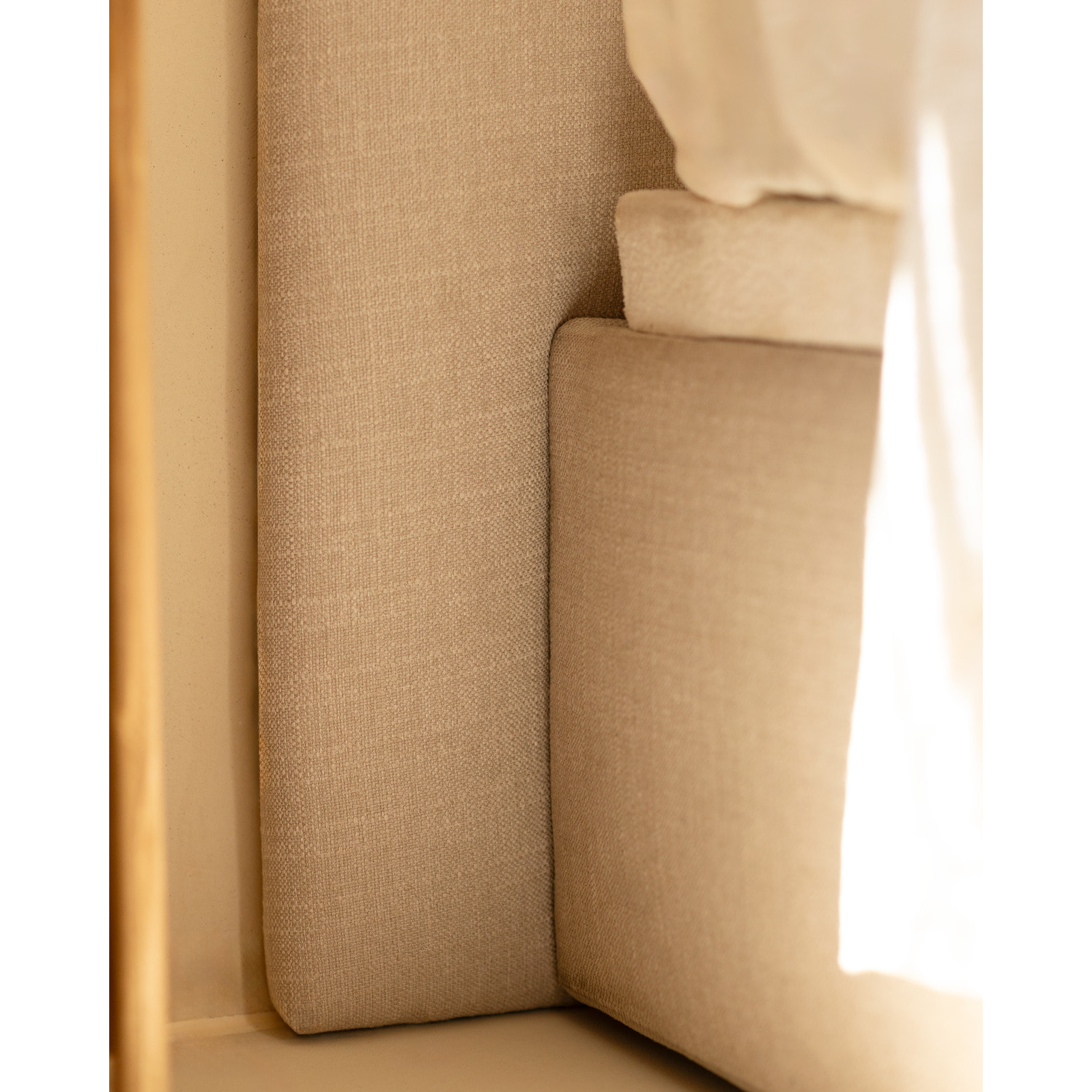 Lit coffre en ton beige pour les sommiers en différentes tailles