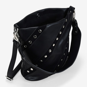 Bolso cubo negro con tachas metálicas
