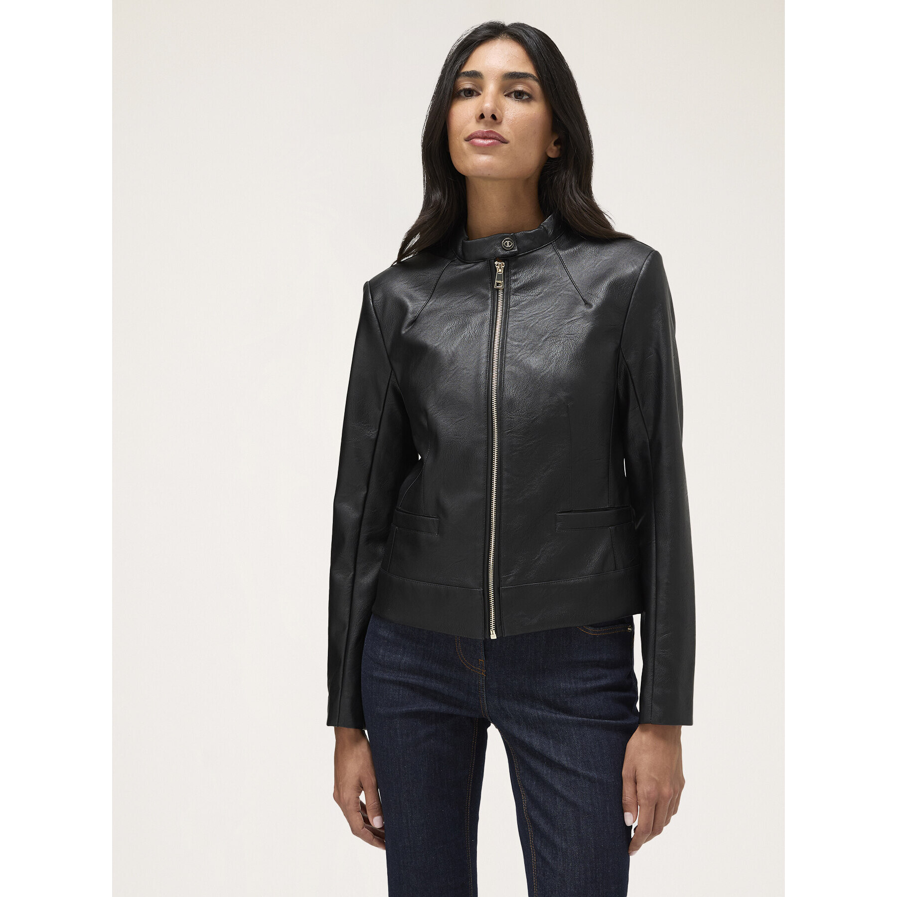Motivi - Cazadora en tejido revestido con cortes shaping - Negro