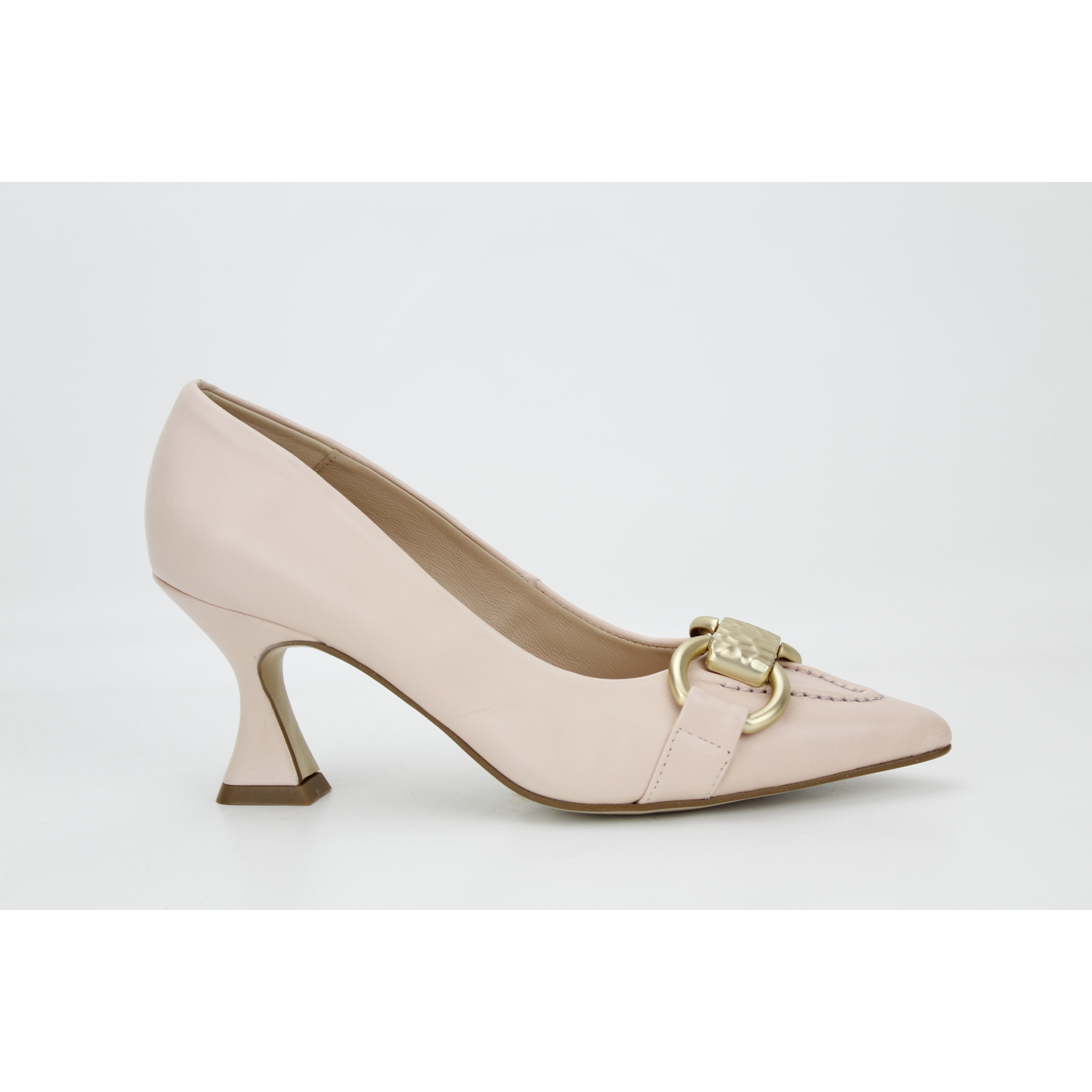 Salón con adorno. Tacón 6 cm