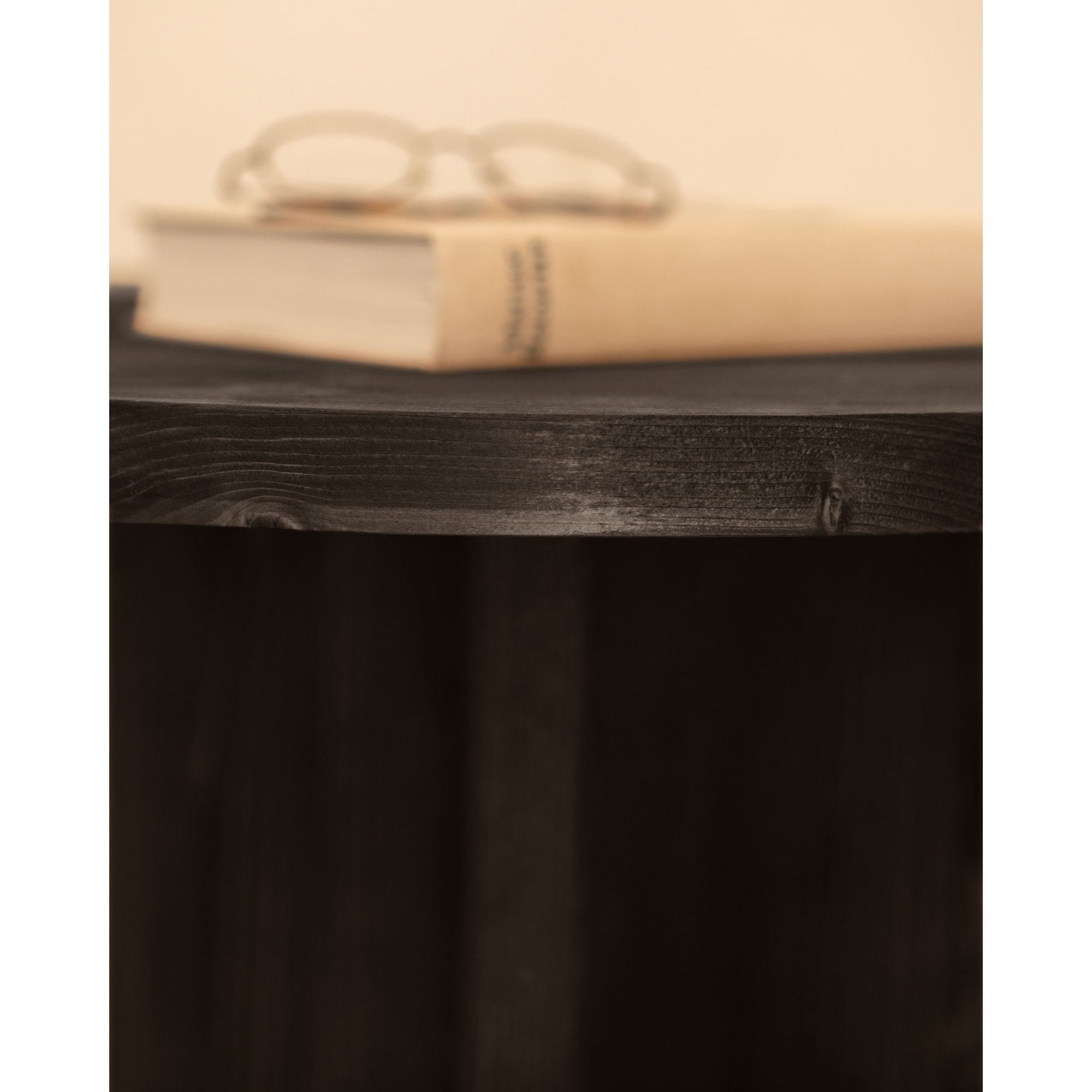 Table basse ronde en bois massif ton noir en différentes tailles